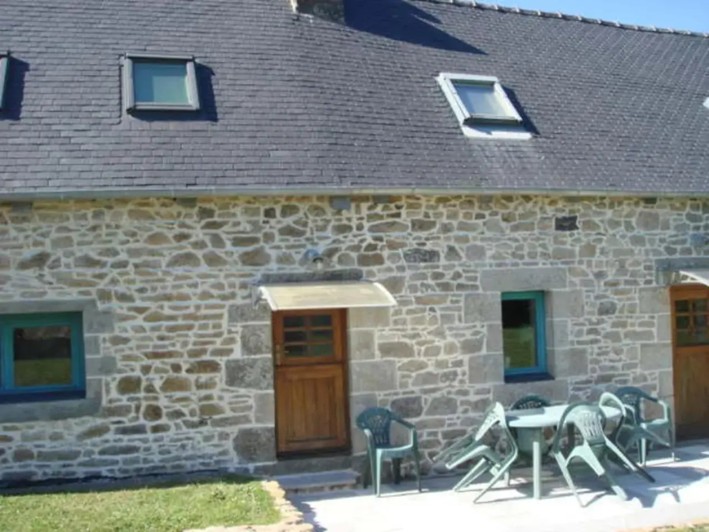 Captivating 2-Bed House with log burner in Kerien