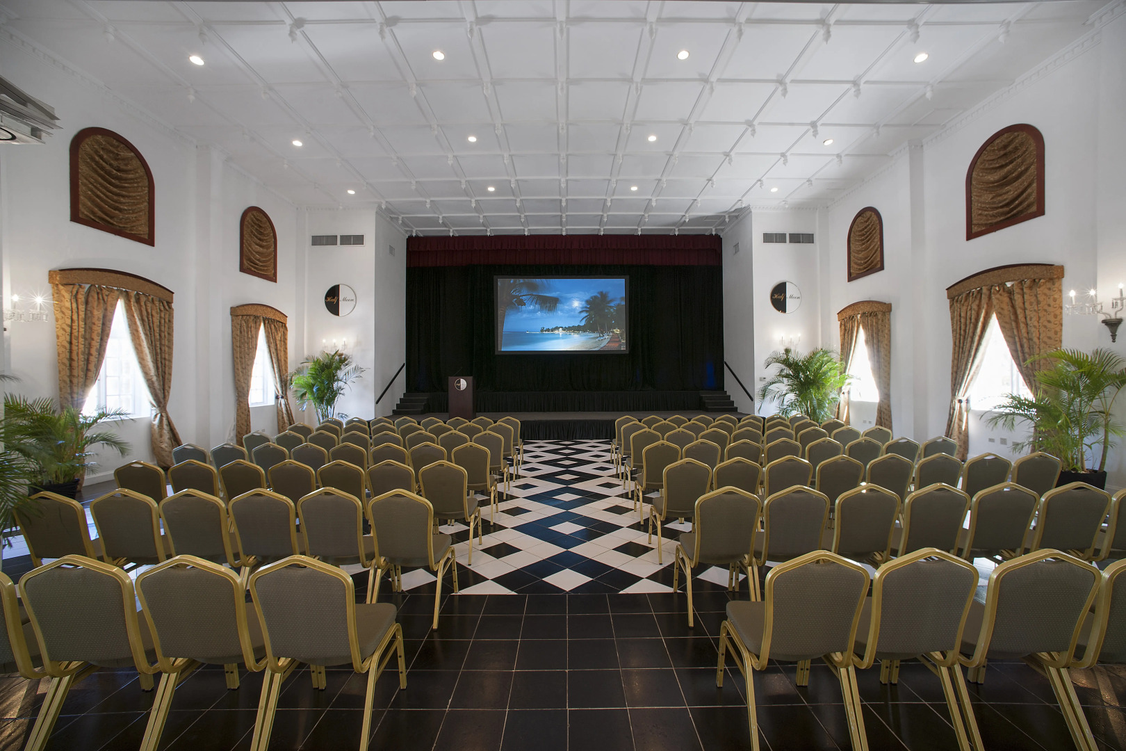 Отель Half Moon