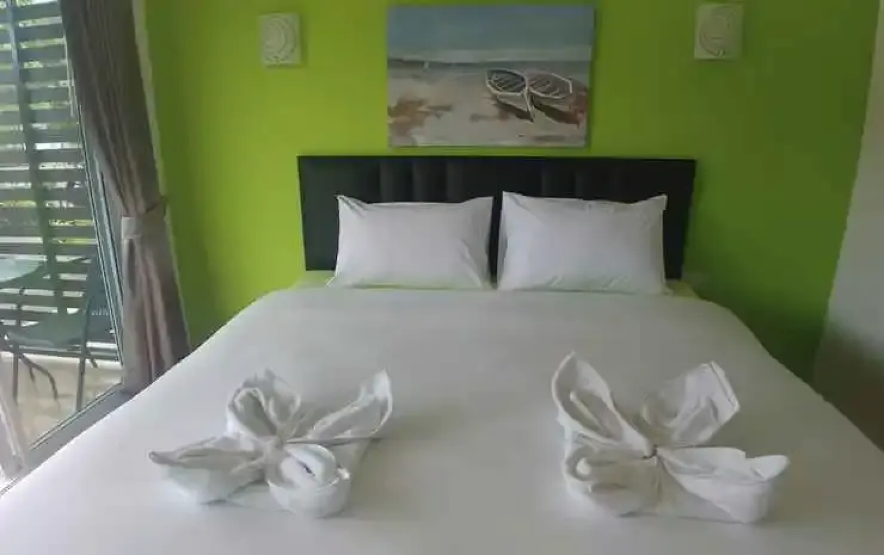 Thipburee Riverside Hotel