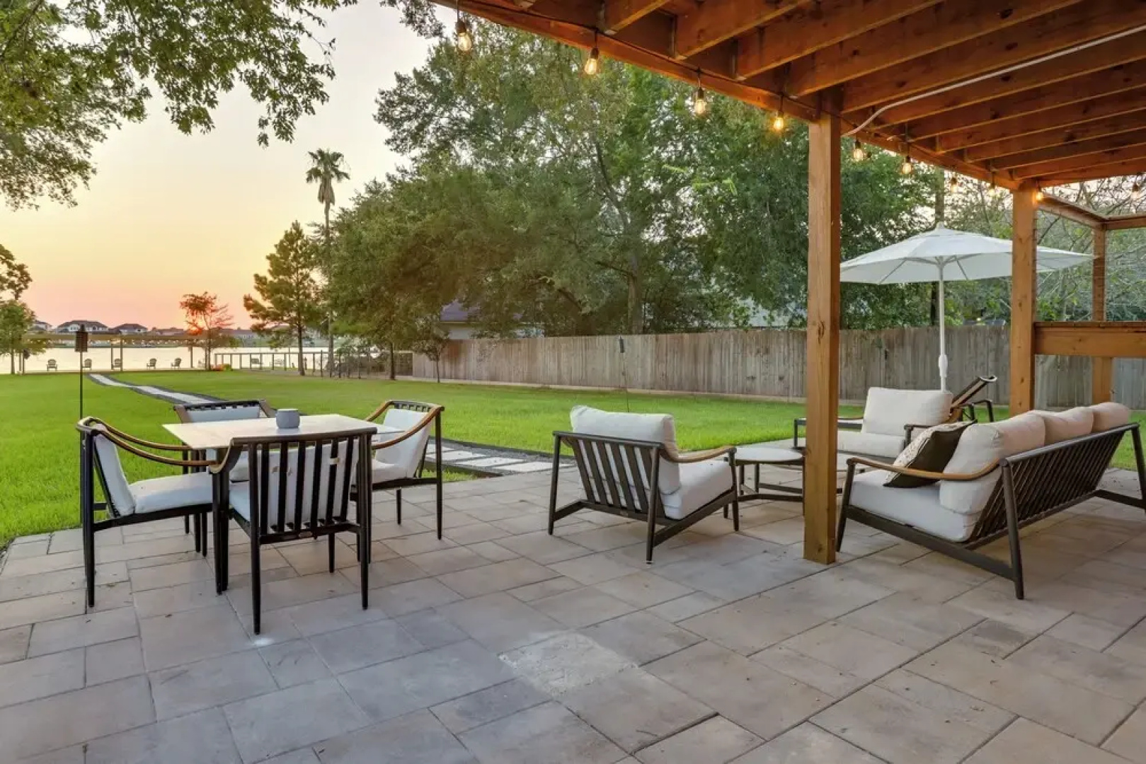 Willis Waterfront Home w/ Deck on Lake Conroe!