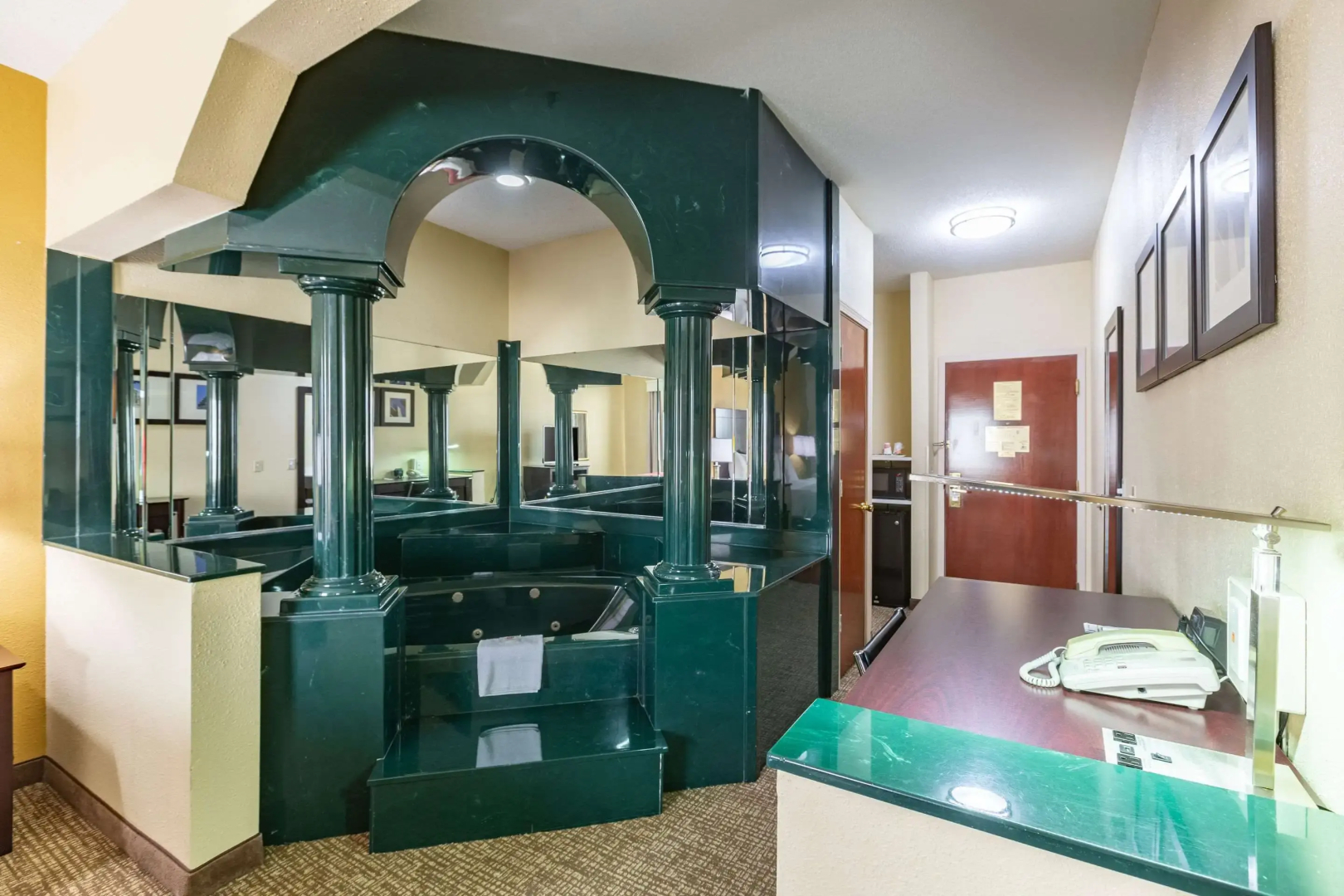 Comfort Suites near Robins Air Force Base