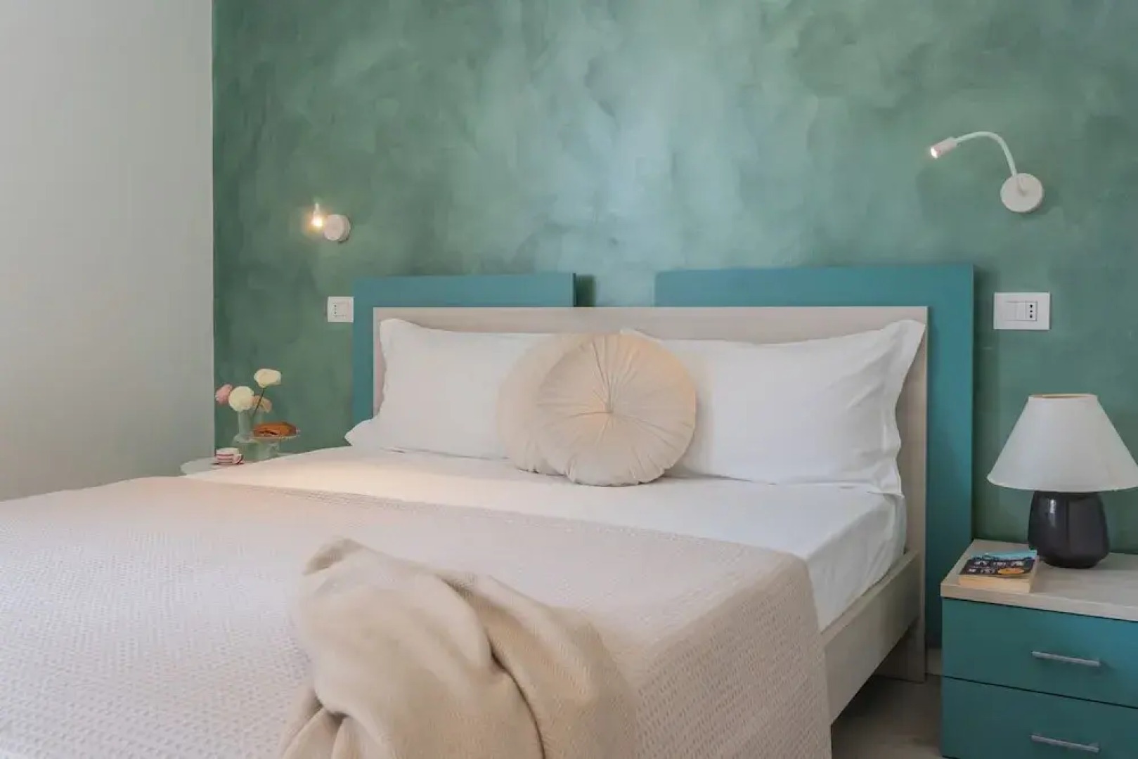 Blooms by the Lake by Rent all Como