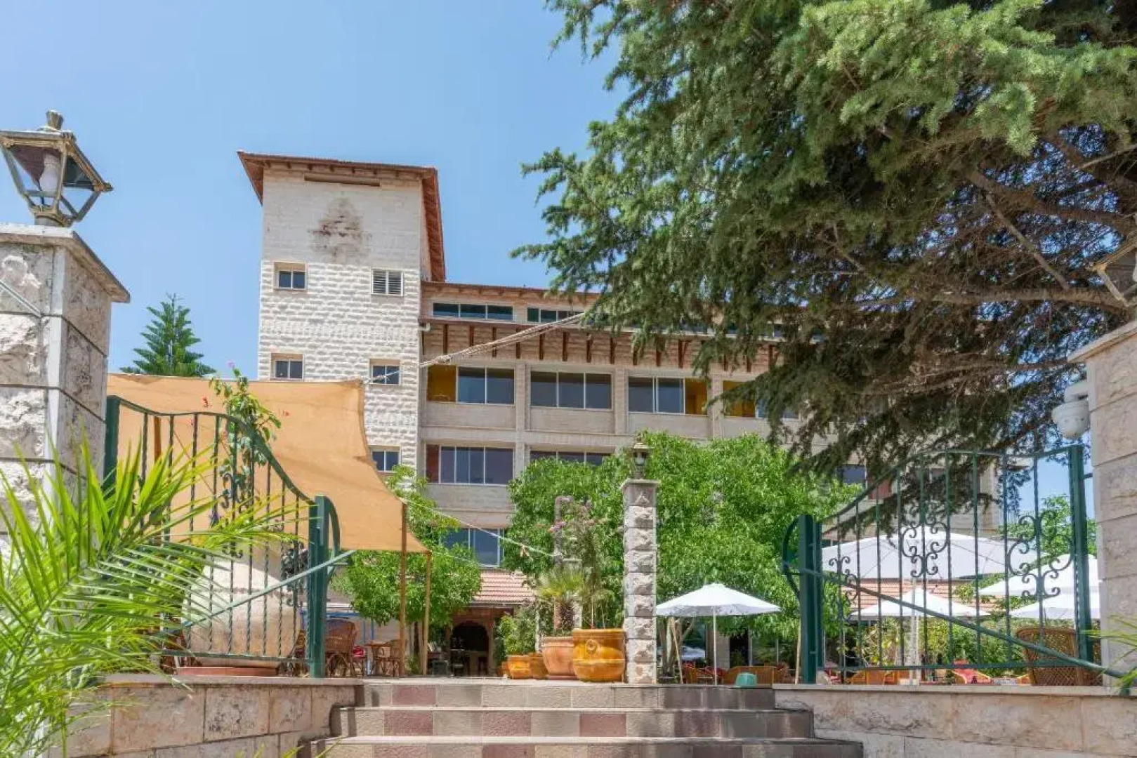 Mantur Metula by Selina