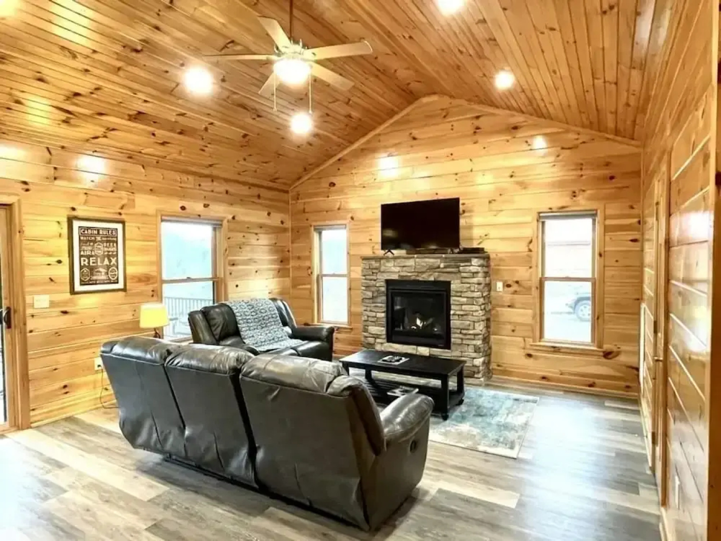 Peaceful family cabin near fishing with over 100 acres of mountain and field trails to explore! 2 Bedroom Cabin by RedAwning