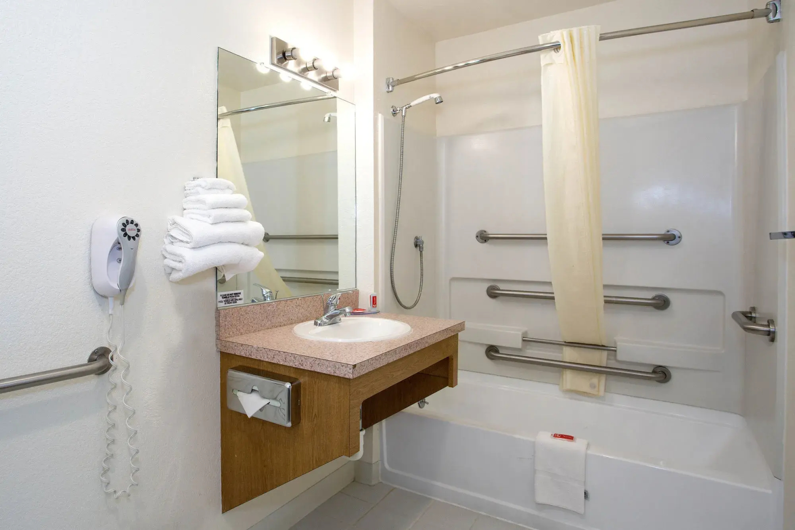Econo Lodge Inn and Suites Bellingham