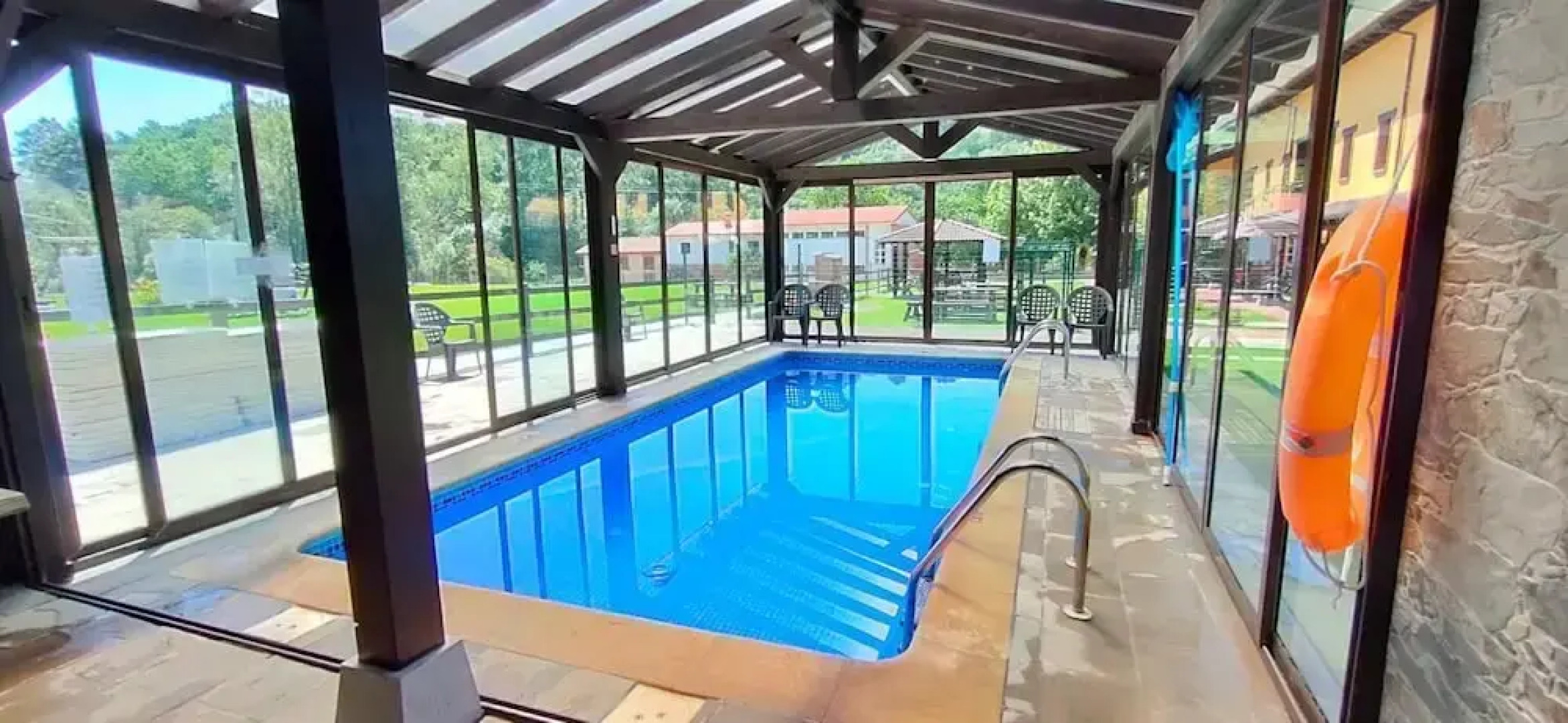 Apartamentos El Castañeu