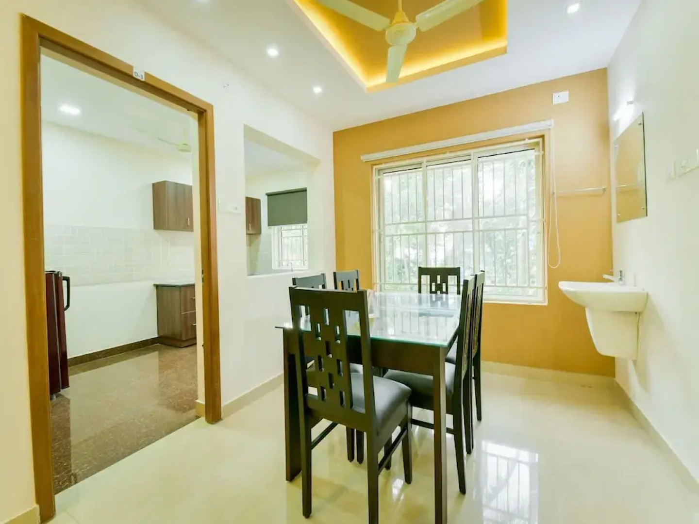 OYO 14271 Modern Studio Near Lulu Mall