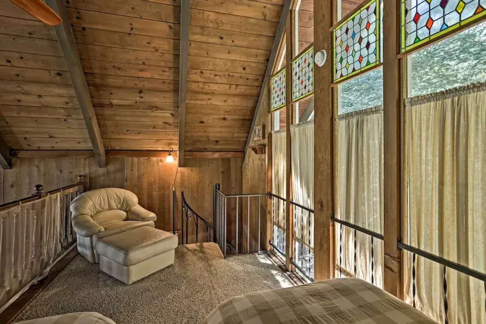 Stunning Mountain-top Getaway w/ Multi-level Decks