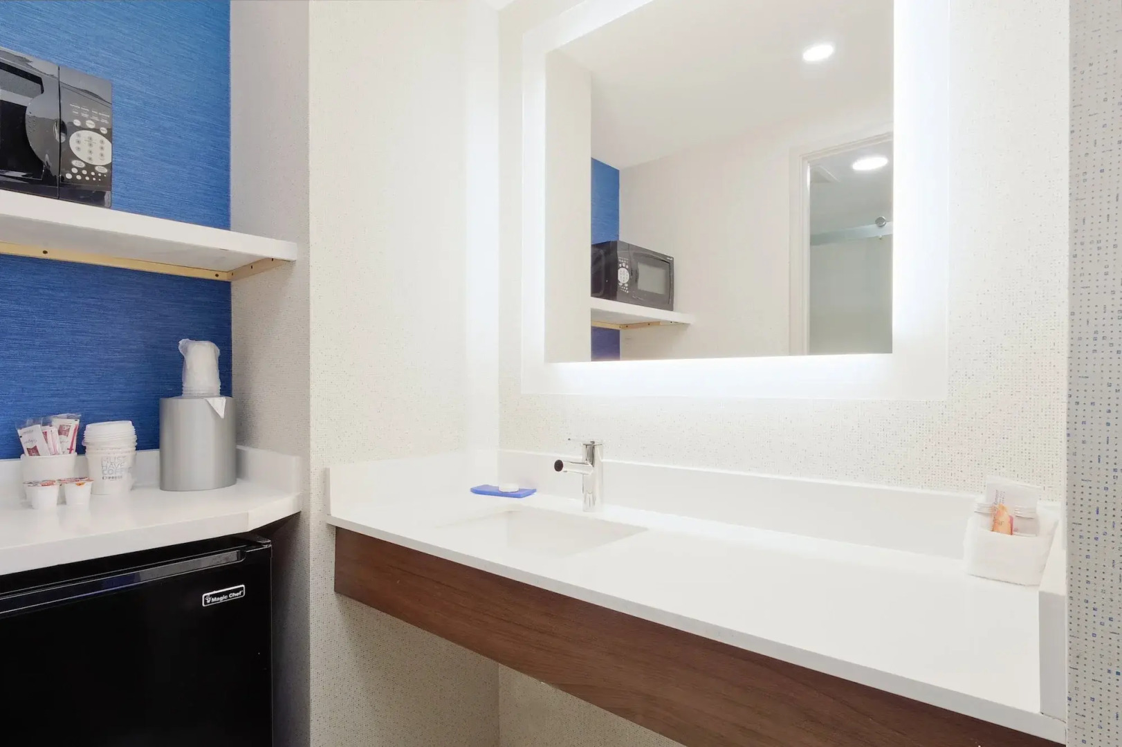 Holiday Inn Express & Suites Phoenix - Tempe by IHG