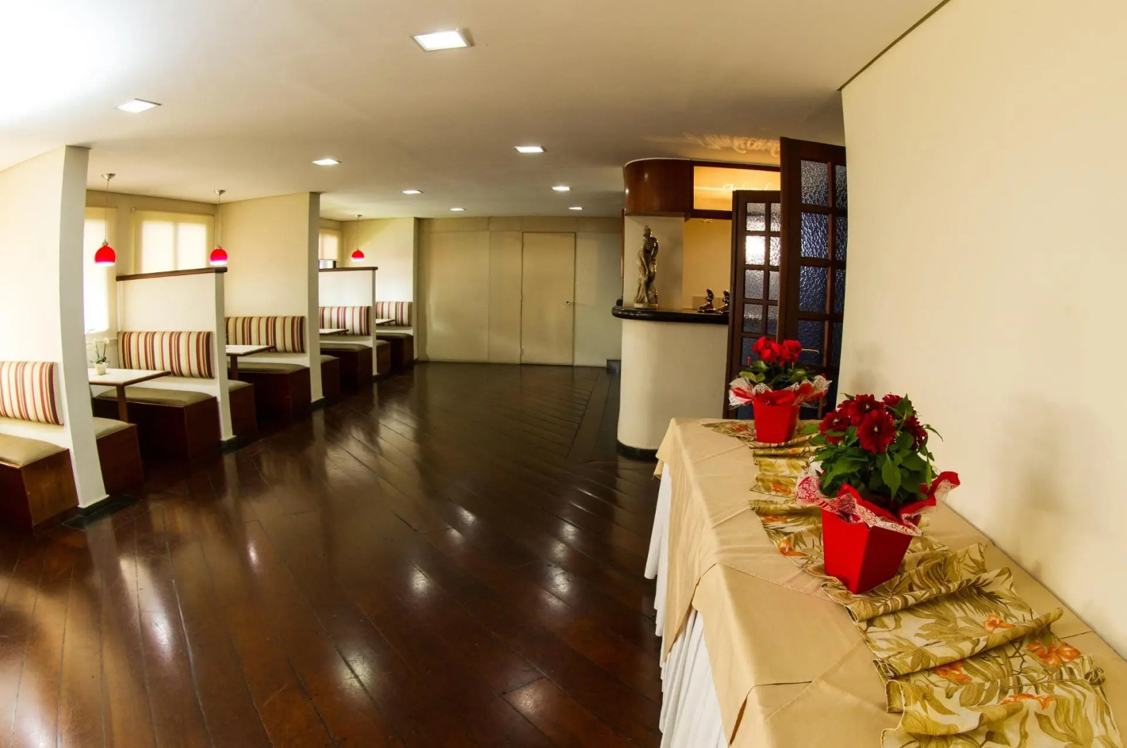 Leon Park Hotel e Convenções