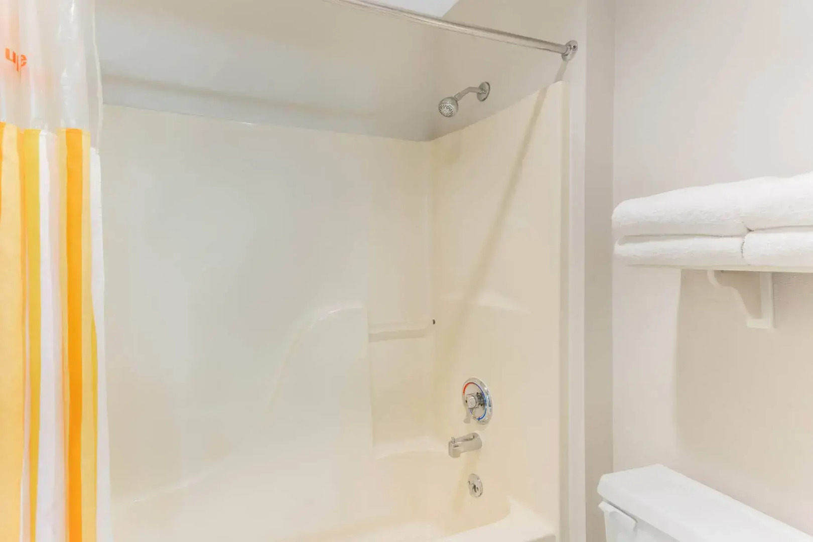 La Quinta Inn & Suites by Wyndham Chicago Gurnee