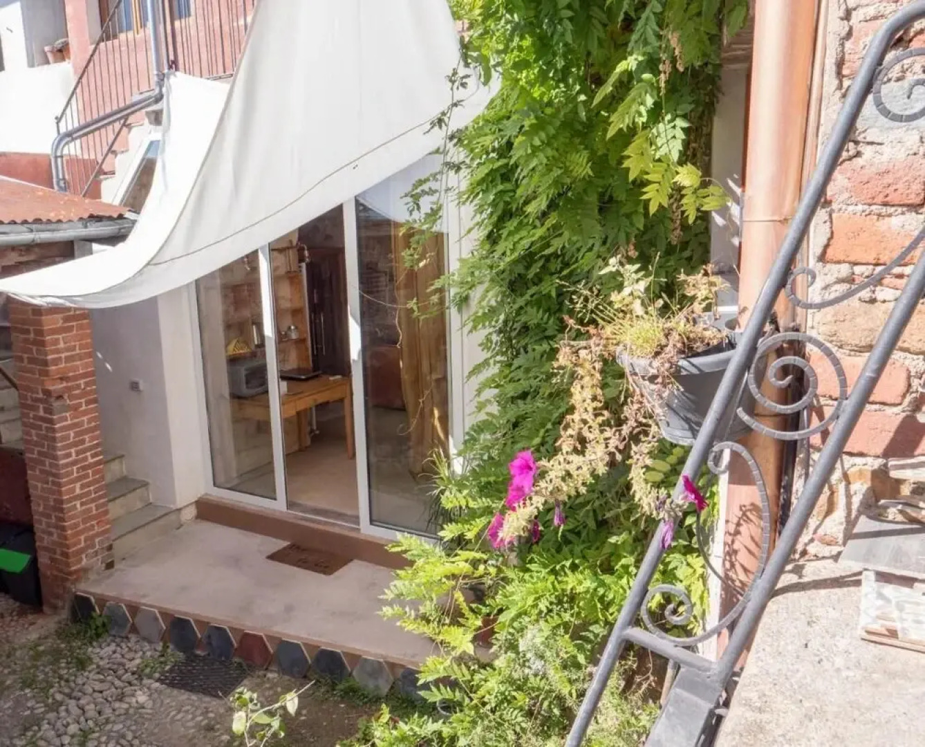 CasaRosada Wellness Guest House