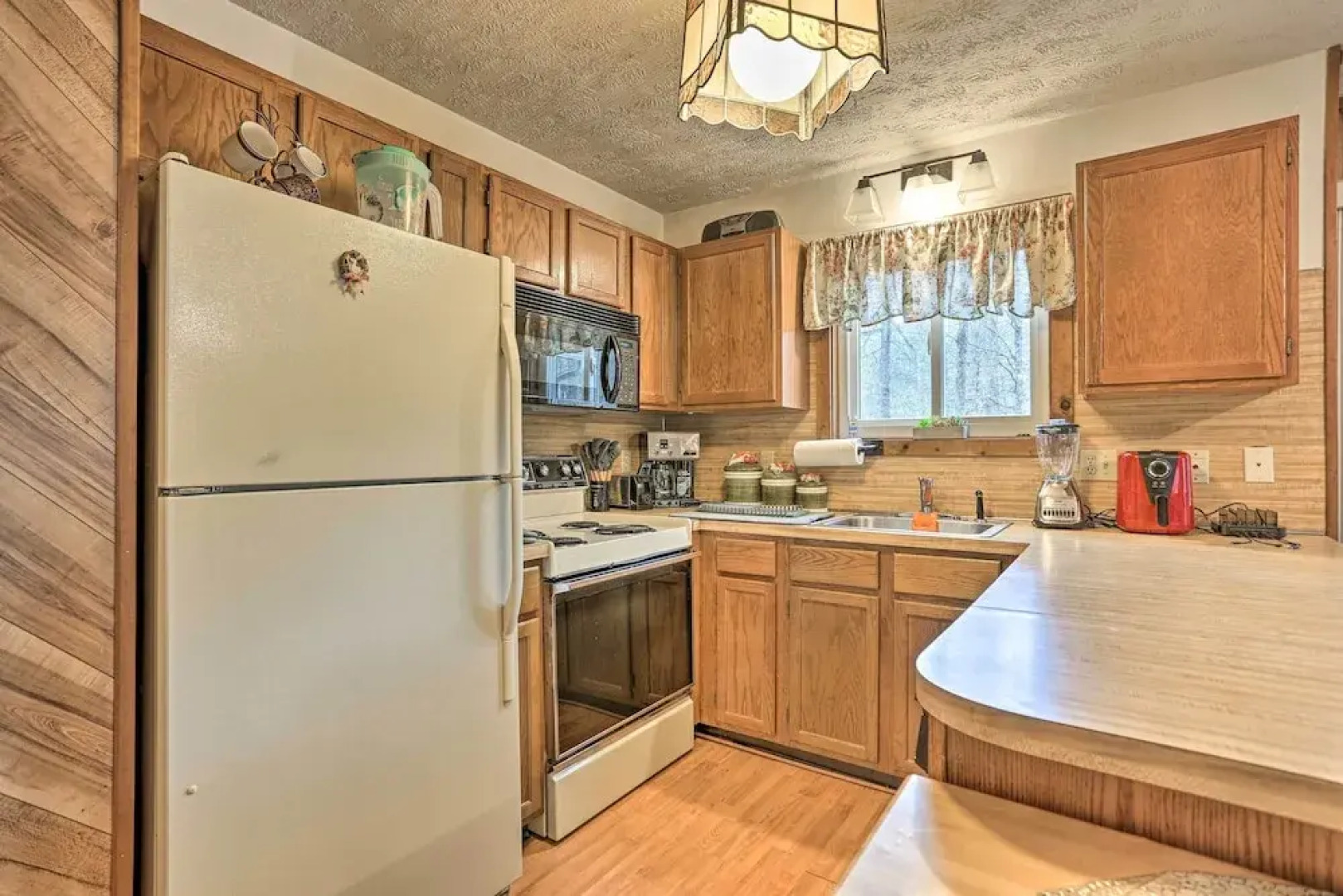 Resort Perks: Picturesque Poconos Getaway!