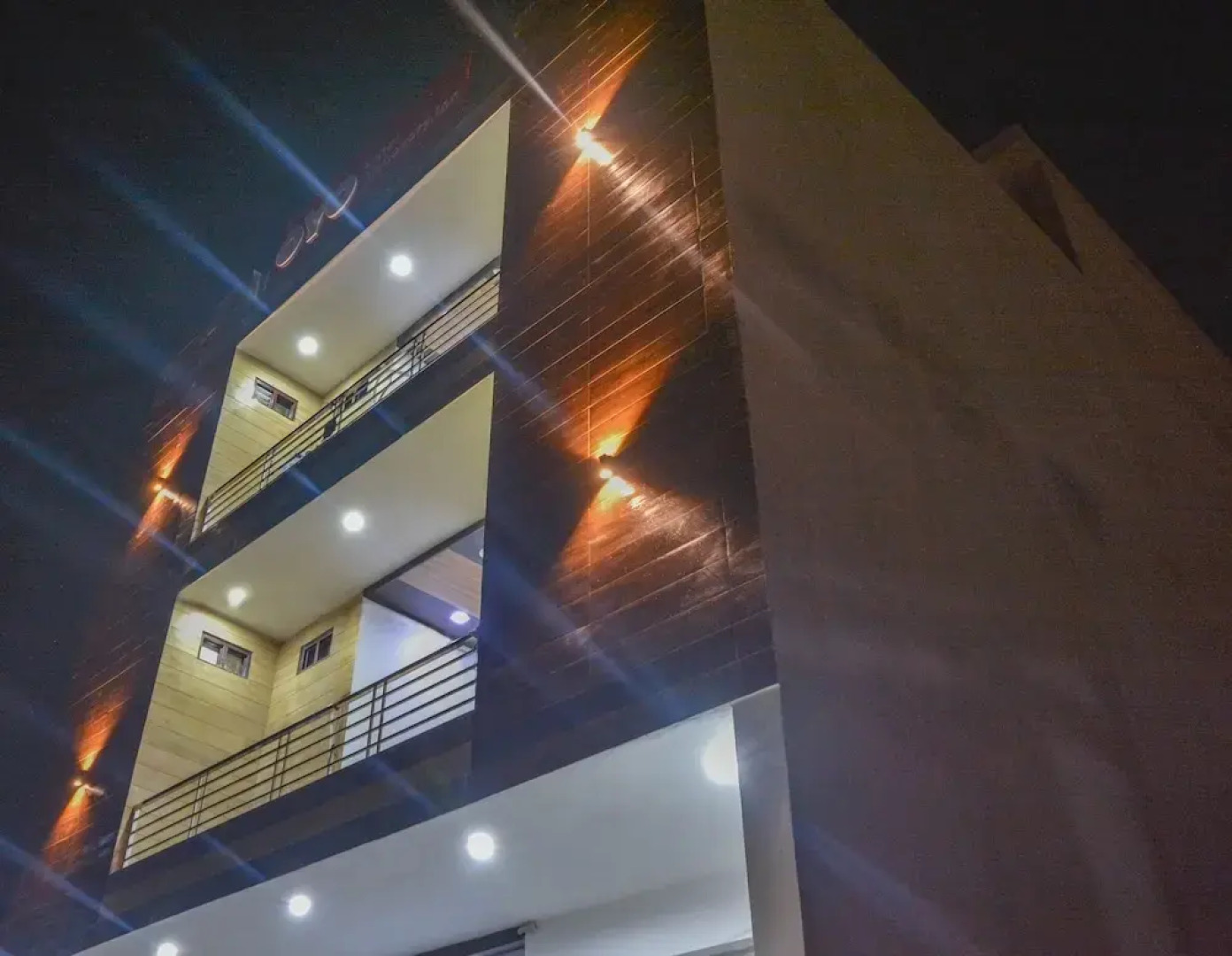 OYO 49906 Hotel Discovery Inn