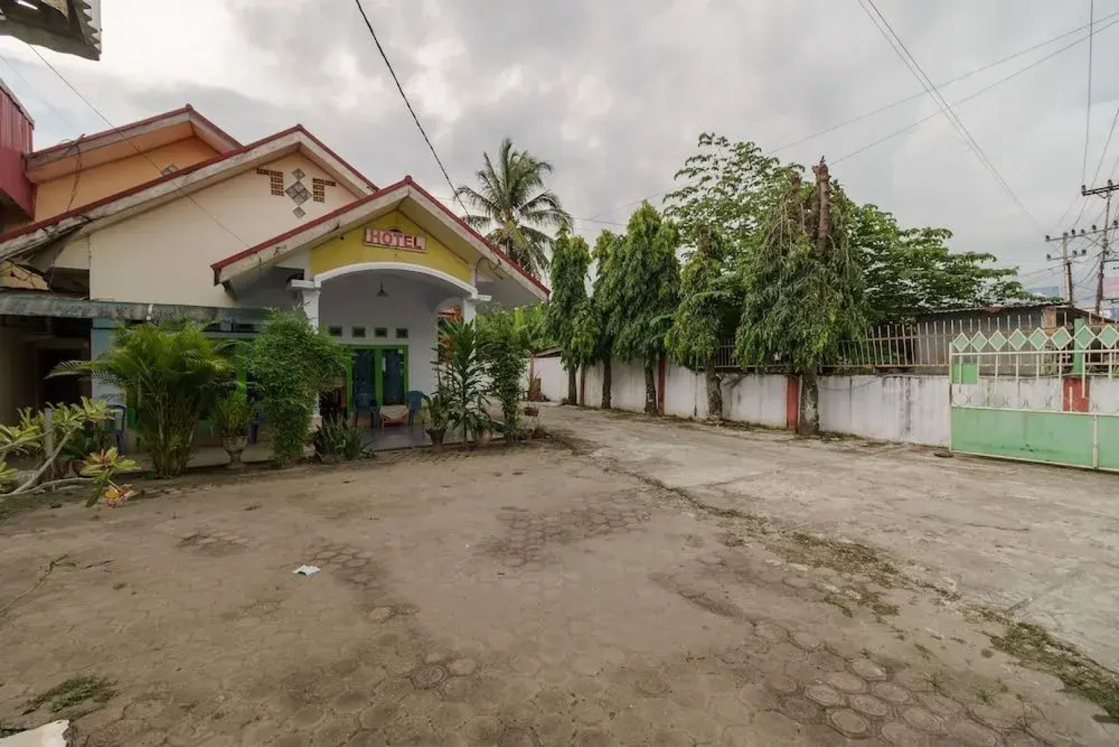 RedDoorz near Jalan Mayjen Sutoyo Bengkulu