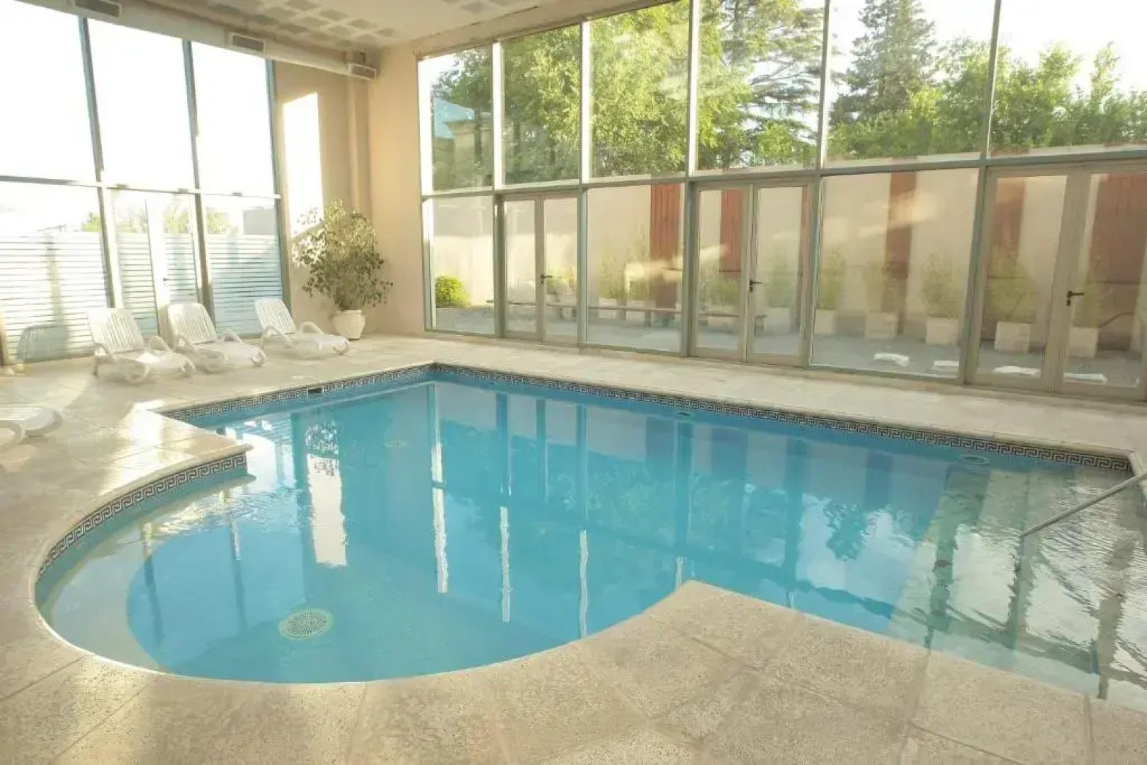 Howard Johnson by Wyndham Sierras Hotel and Casino