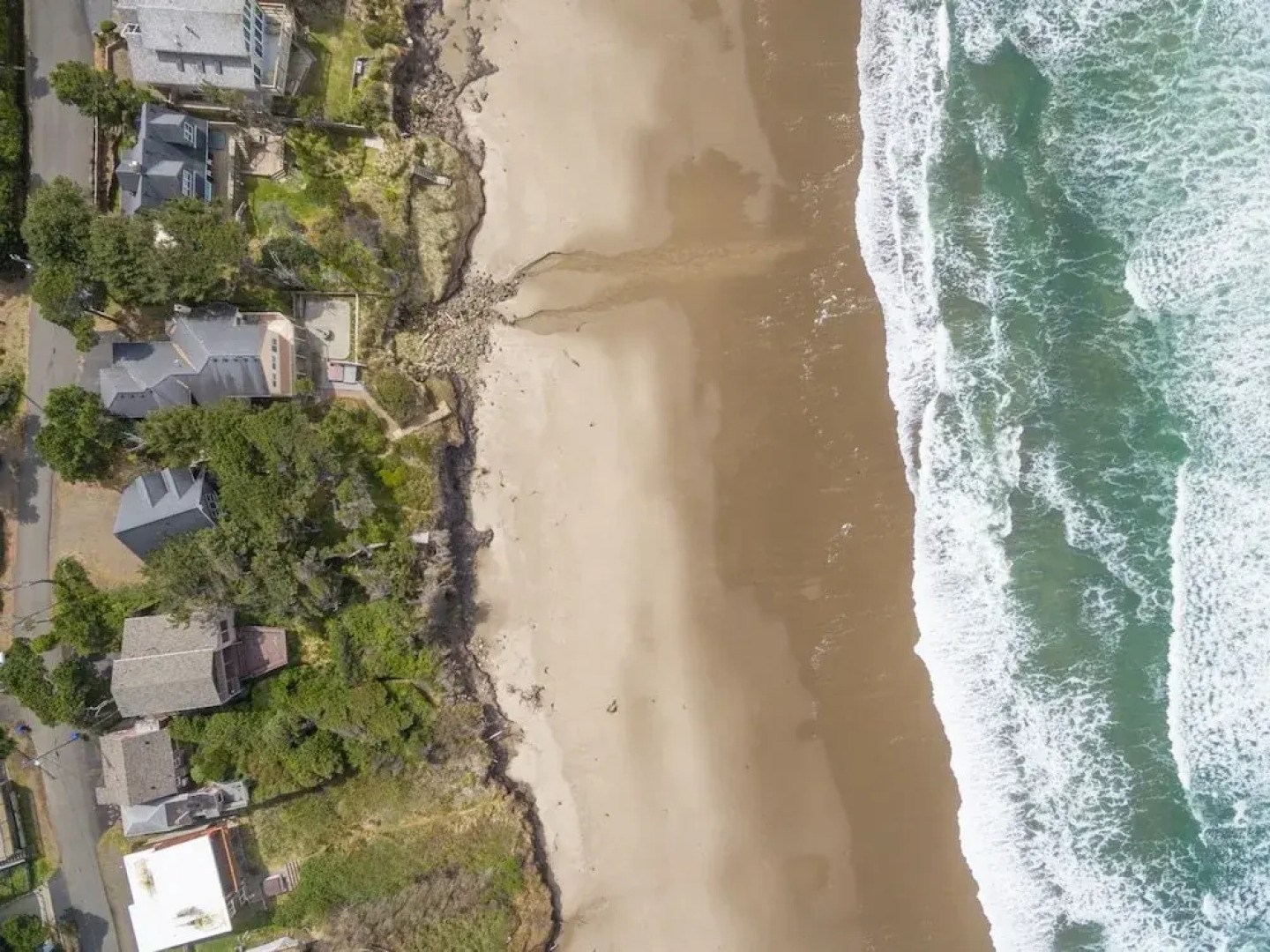 Sheltering Pines 4 Br cottage by RedAwning