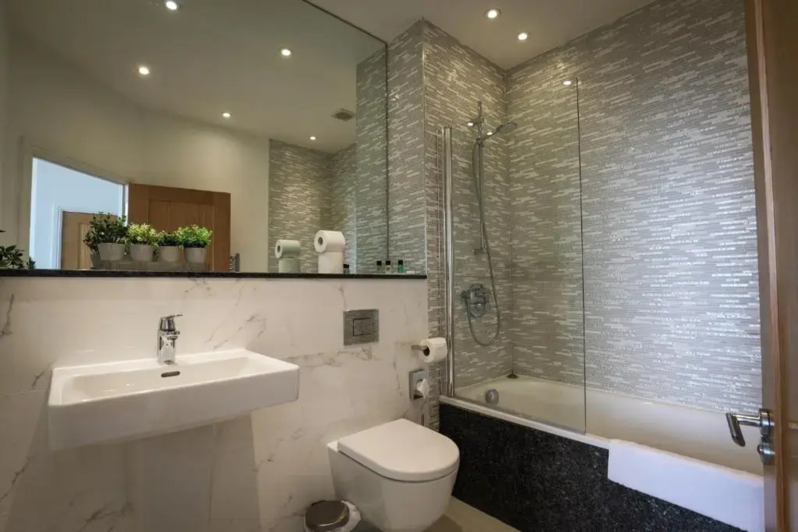 Beachcliff Hotel and Apartments