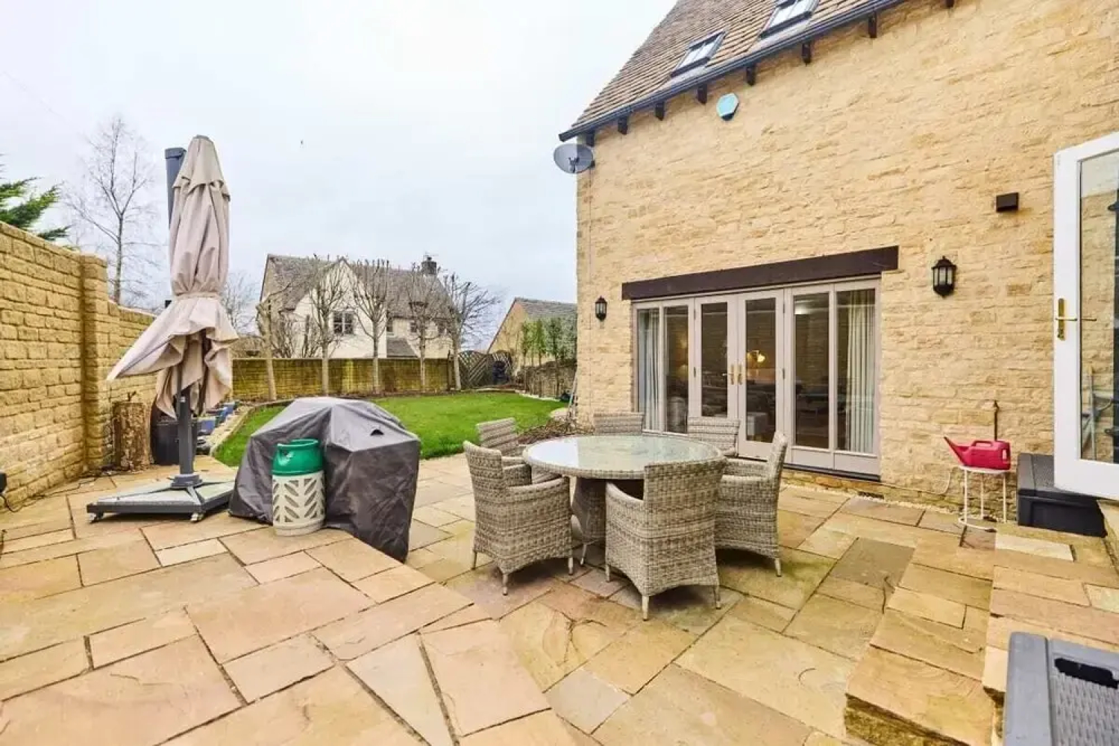 The Bourton-on-the-water Place - Lovely 5bdr House With Parking + Garden