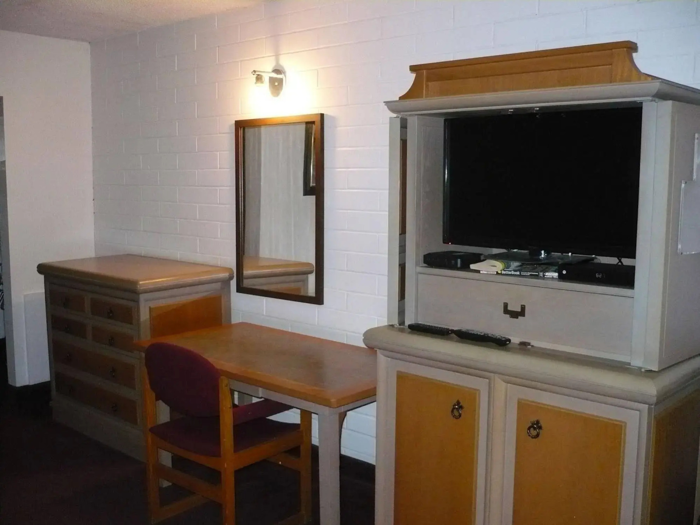 Hospitality Courtyard Inn