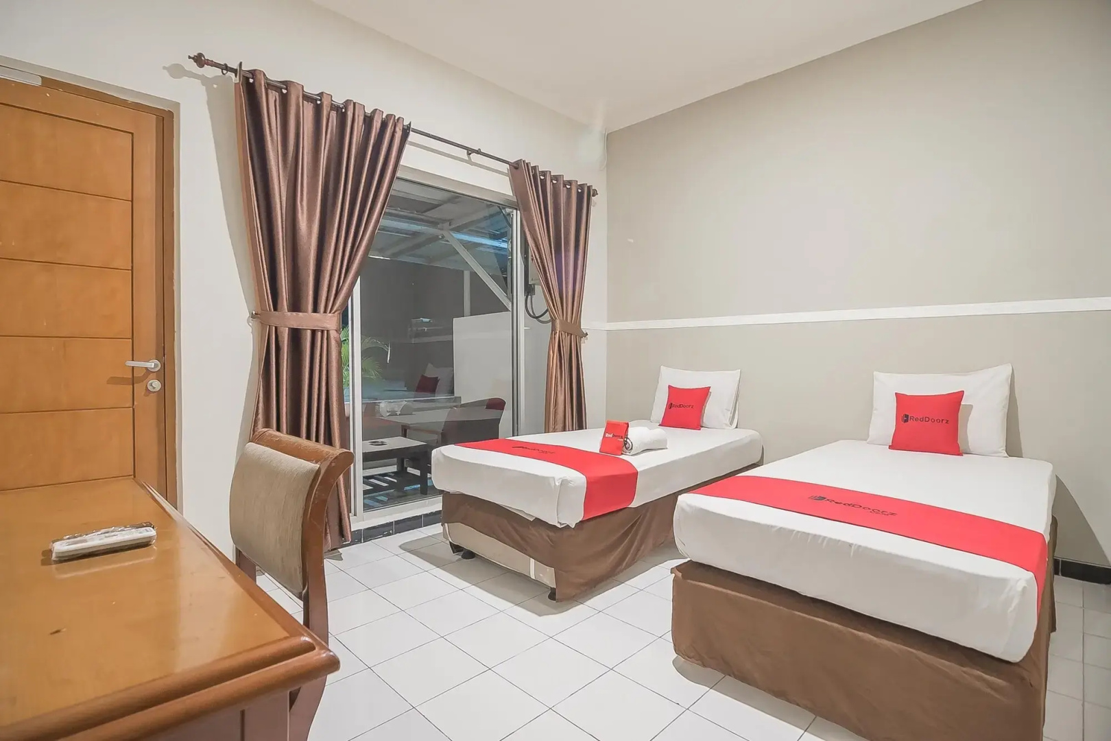 RedDoorz near Alun Alun Subang