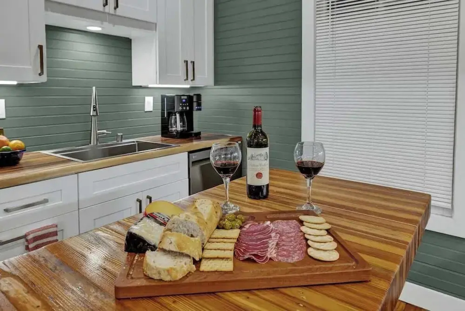 Tolle Haus: W/pool & Firepit-walk to Schlitterbahn, Comal Chutes & Downtown!
