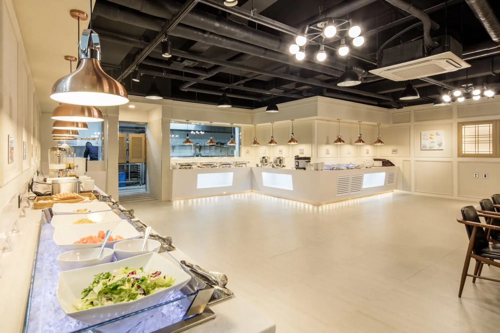 The First Stay Hotel