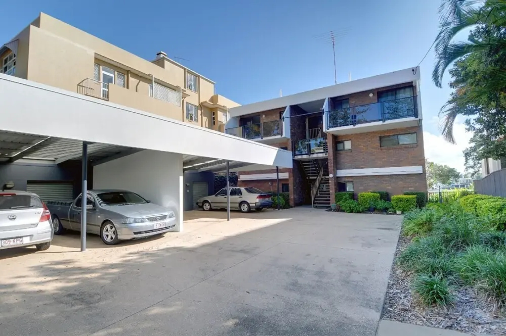 Maui 6 - 2 BDRM Apt on Parkyn Pde