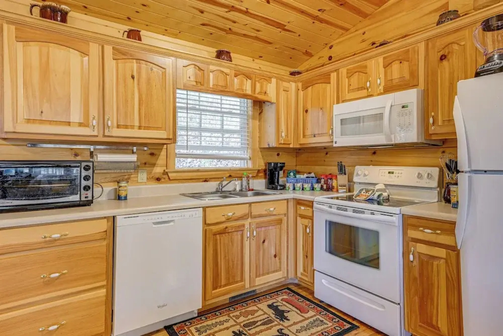 8 Mi to Chattooga River: Pet-friendly Mtn Cabin