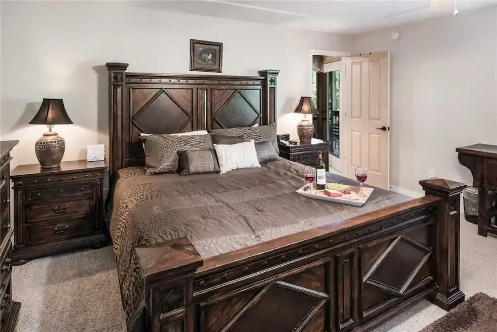 A River Runs Through It - Three Bedroom Cabin with Hot Tub