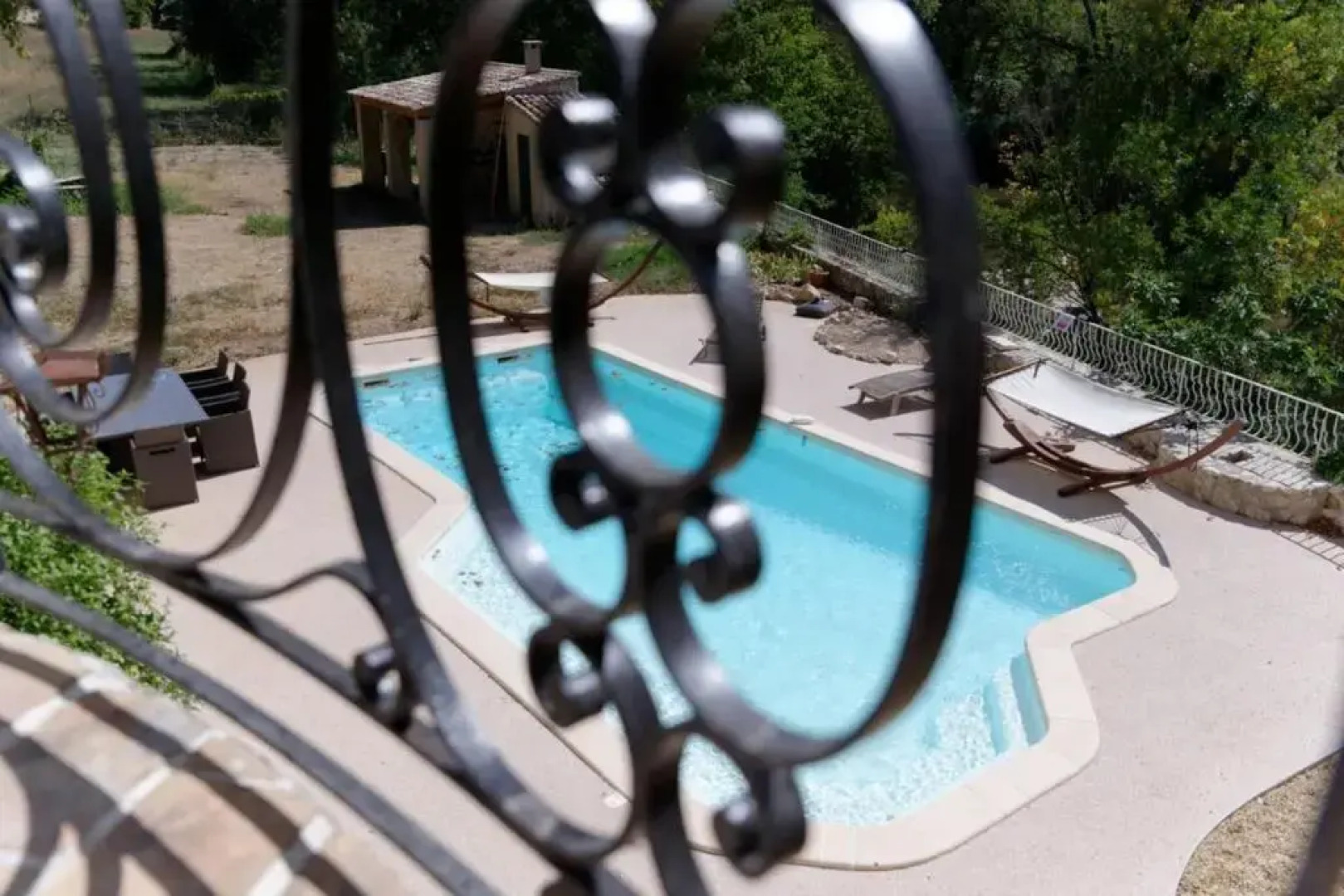 Charming farmhouse in a quiet area with a parking in the courtyard