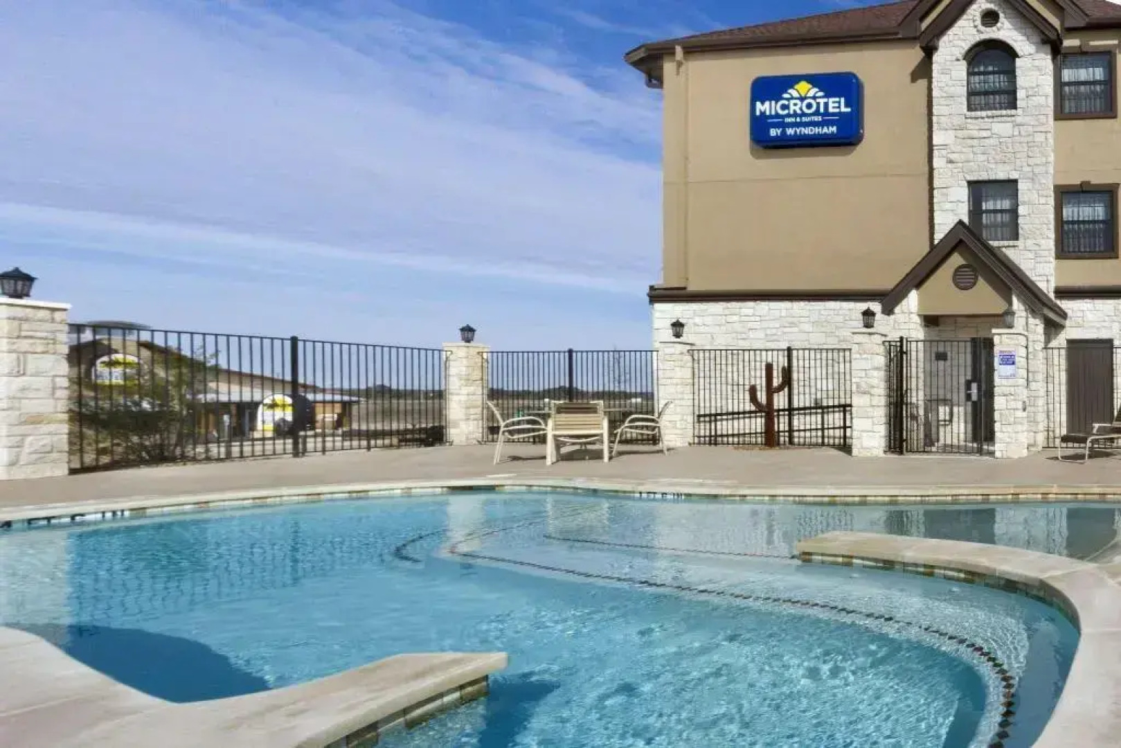 Microtel Inn & Suites By Wyndham Buda At Cabela'S