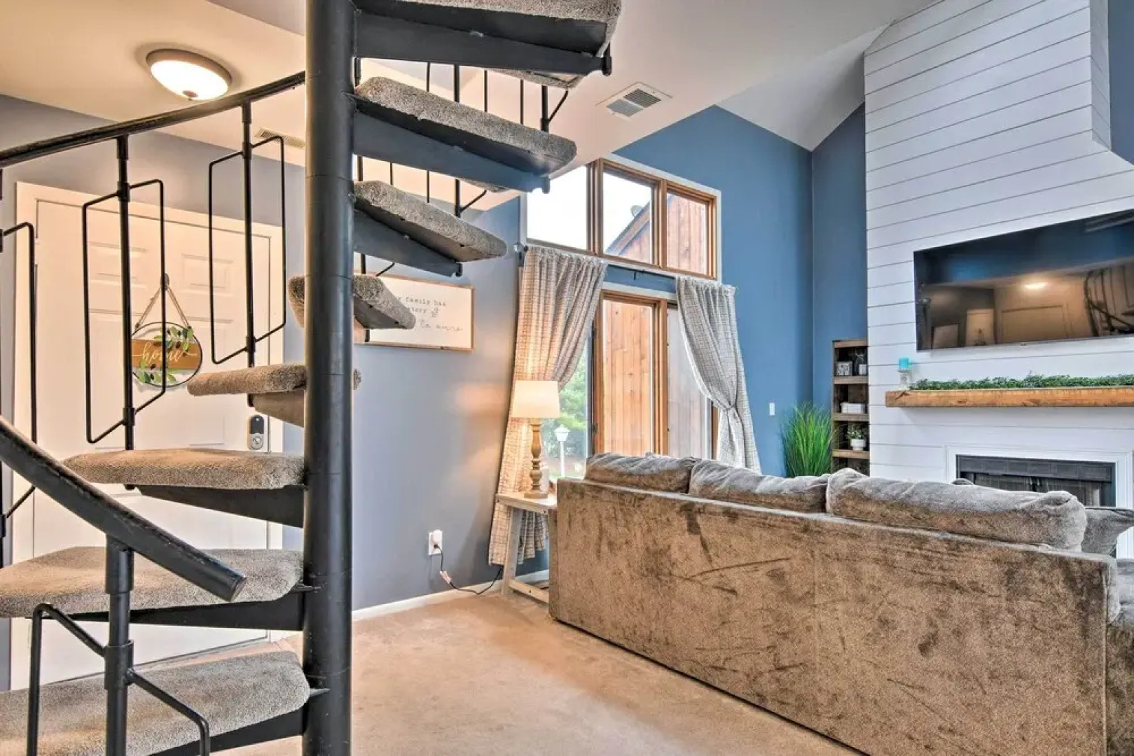 Vernon Township Home w/ Deck on Golf Course