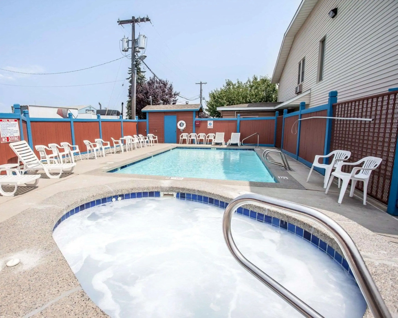 Rodeway Inn & Suites