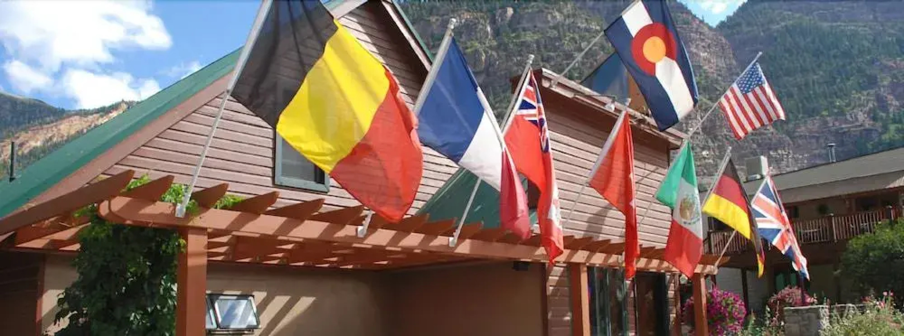 The River's Edge Motel Lodge & Resort