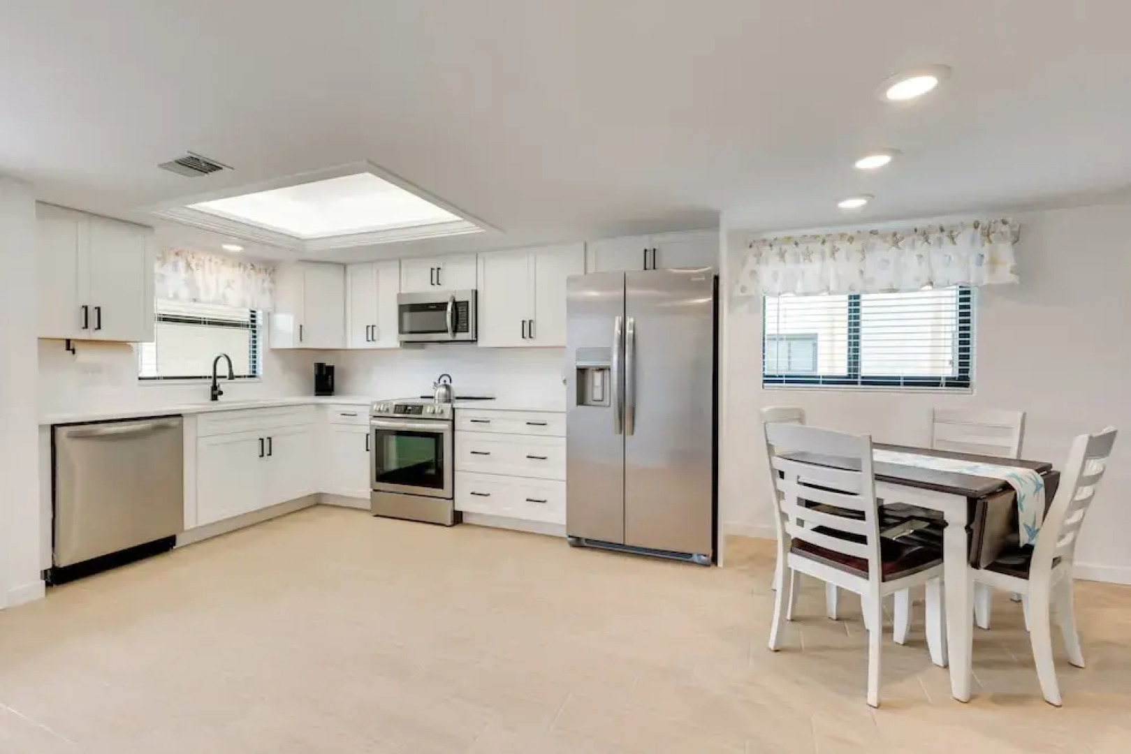 5 Mi to Fort Myers Beach: Condo w/ Private Lanai!