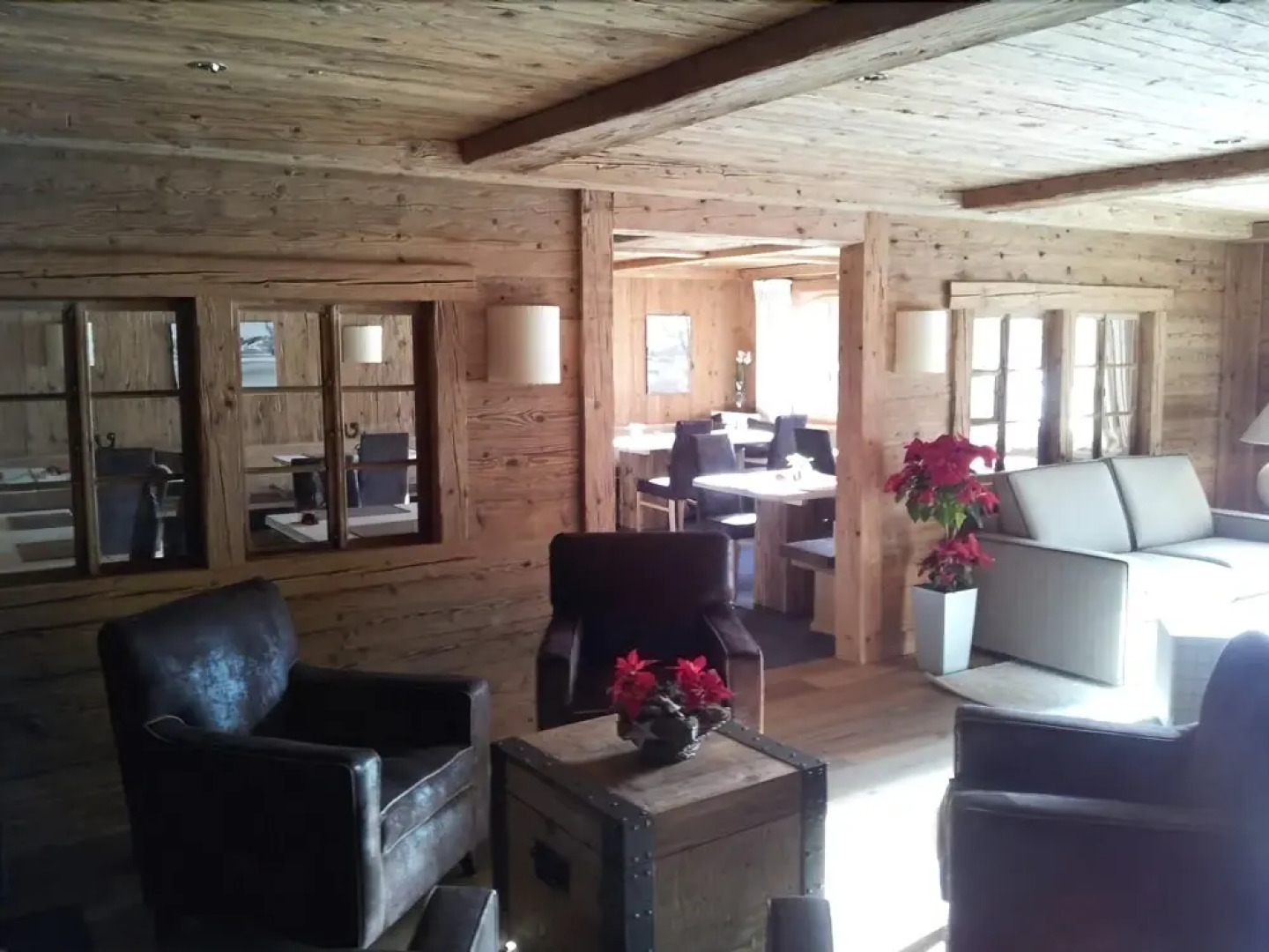 Hotel des Alpes by Bruno Kernen