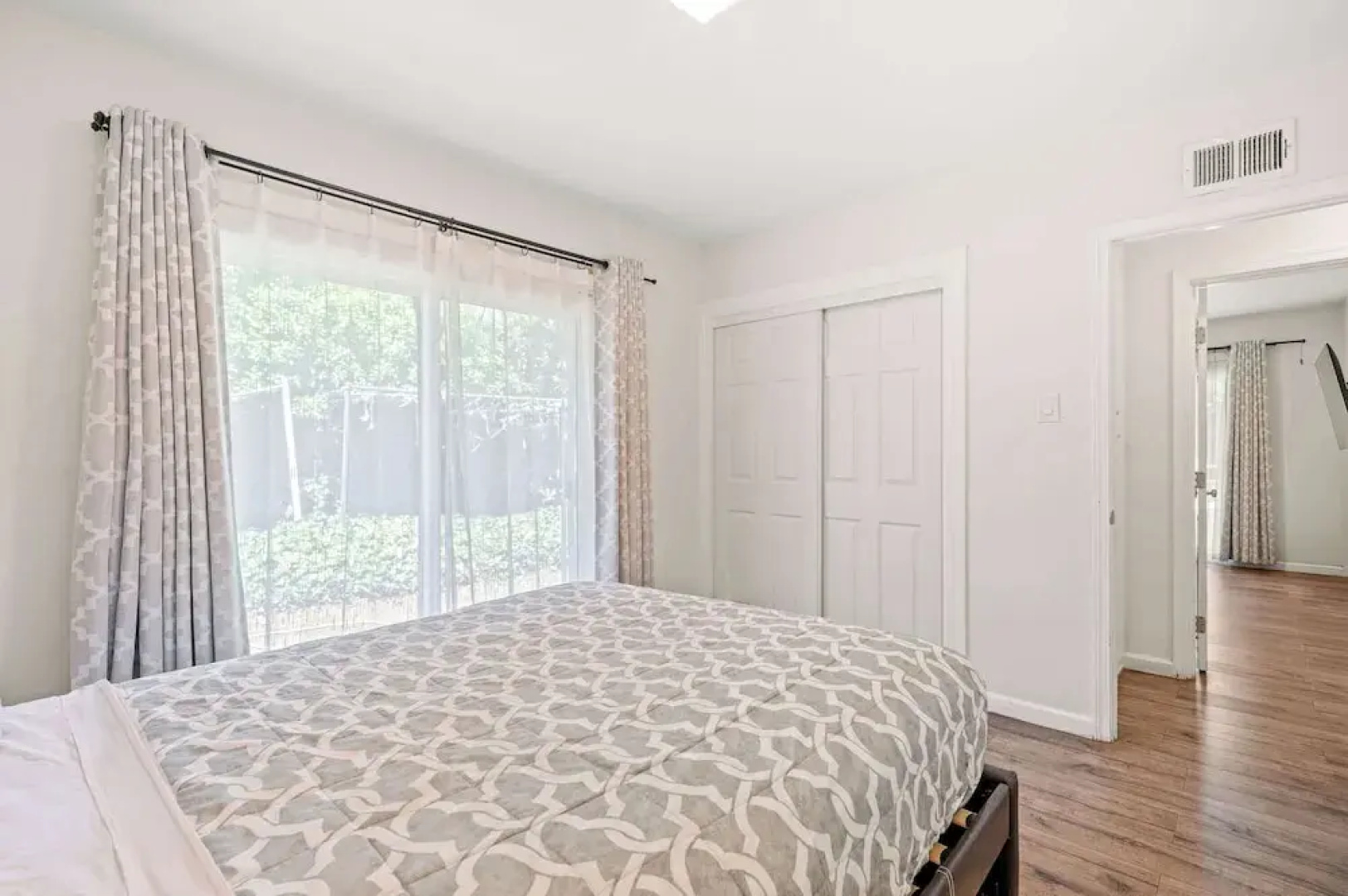 Spacious Family Friendly House in Central Location