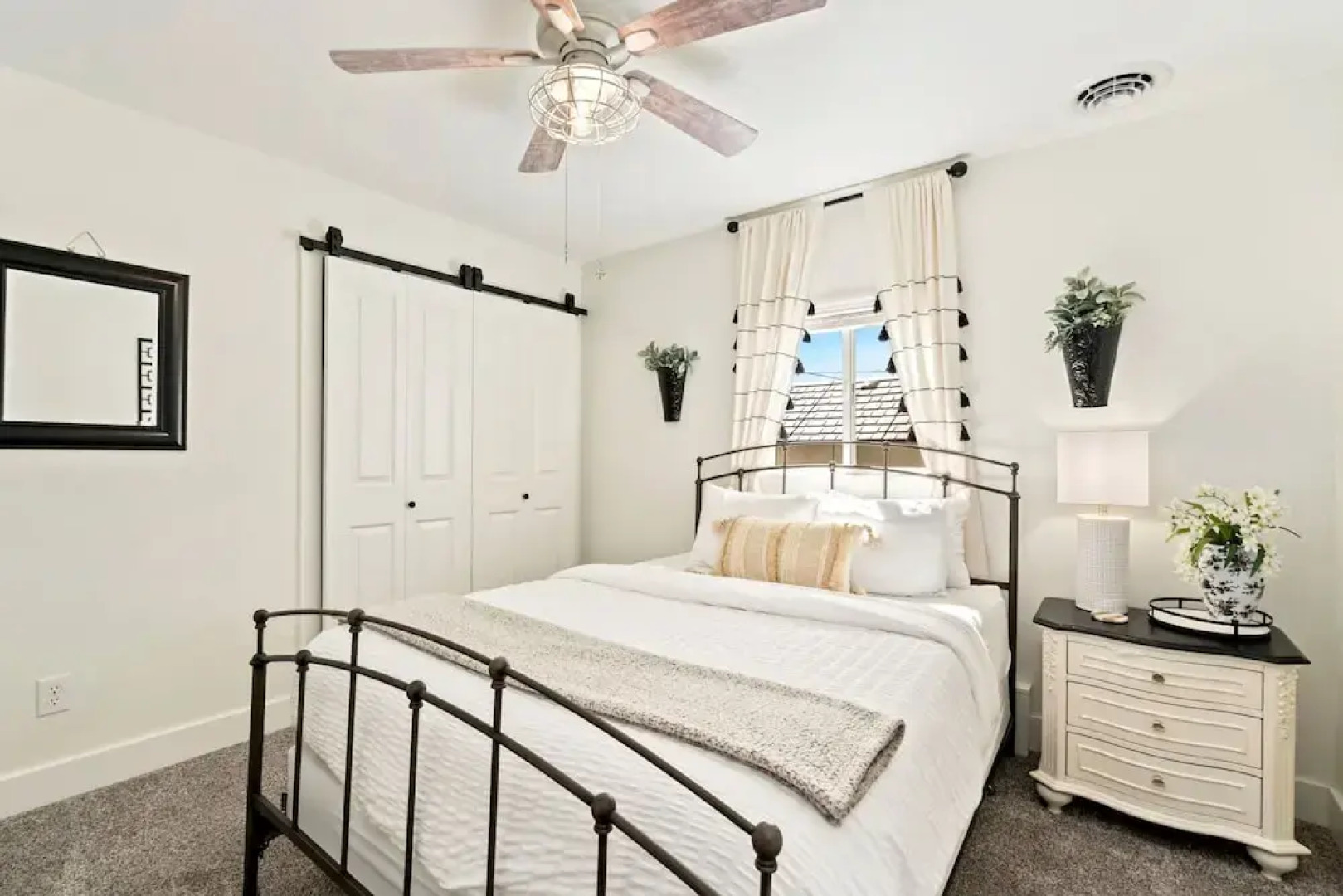 Windsor Farmhouse Family Fun, Yard & Fireplace