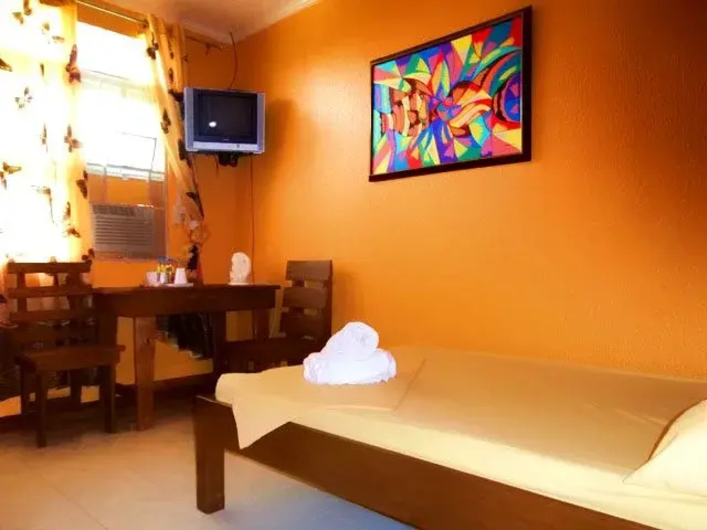 Advianne's Cafe, Hotel, and Restaurant