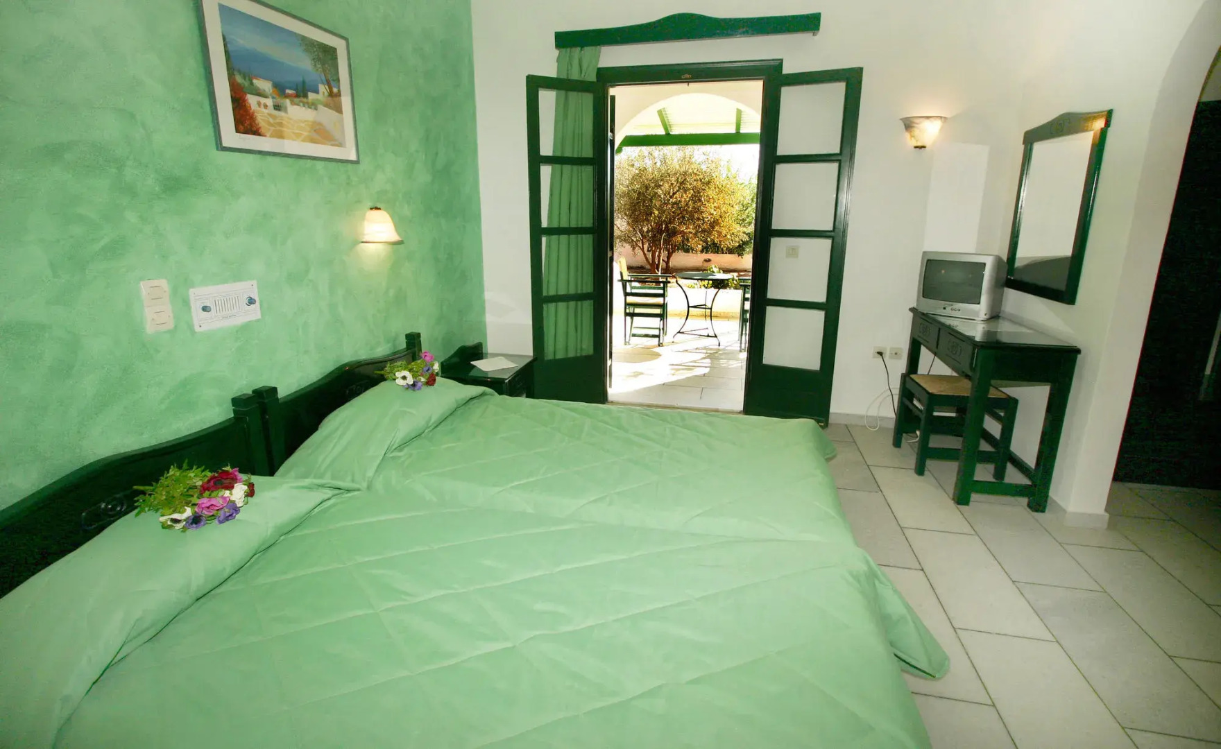 Studios Vrettos Beachfront Hotel