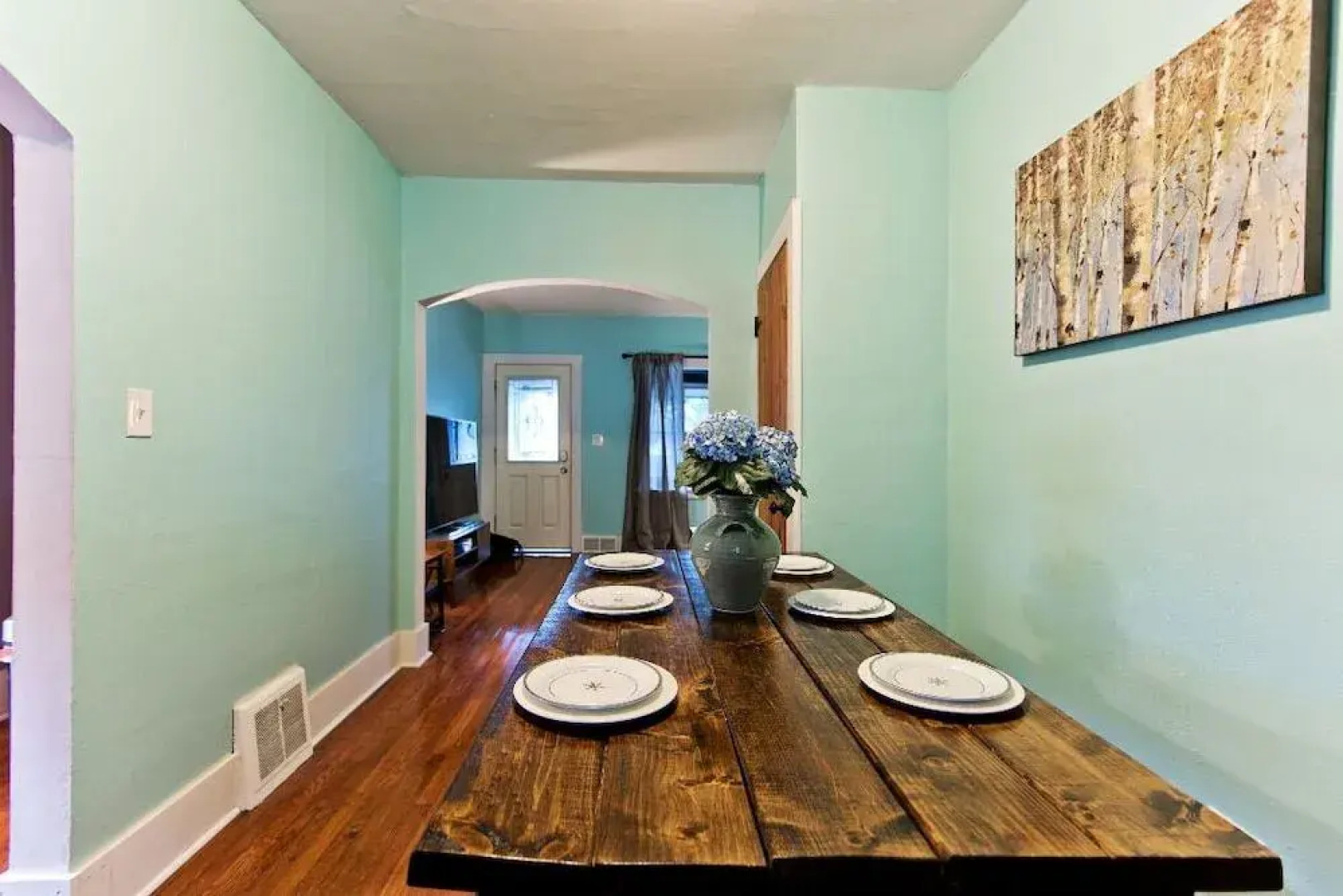 Amazing 5 Bedroom Downtown Ferndale House