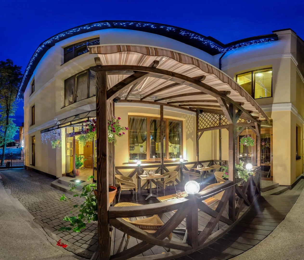 Под Темплем Отель