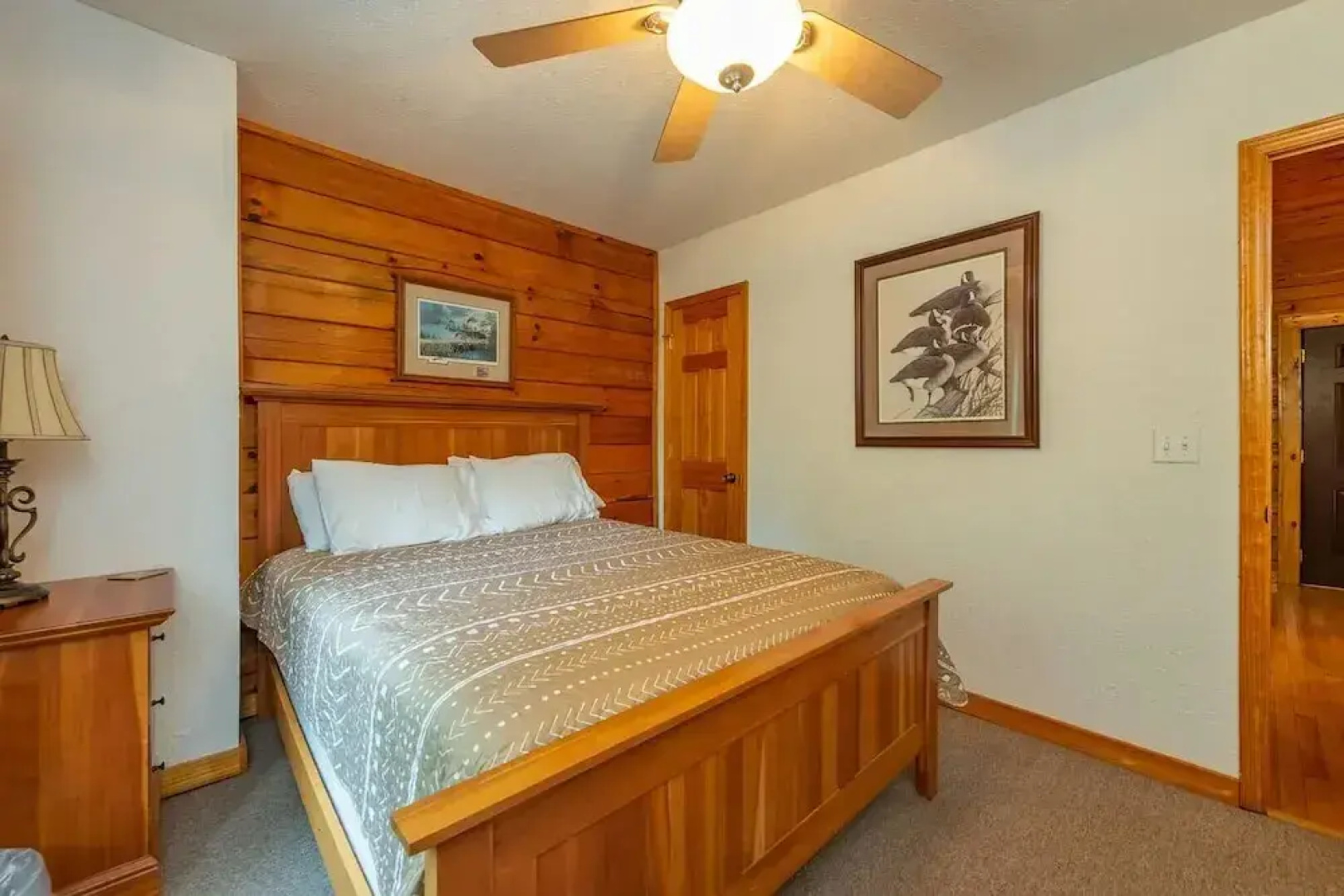 Honey Hill Inn & Cabins at Engadine