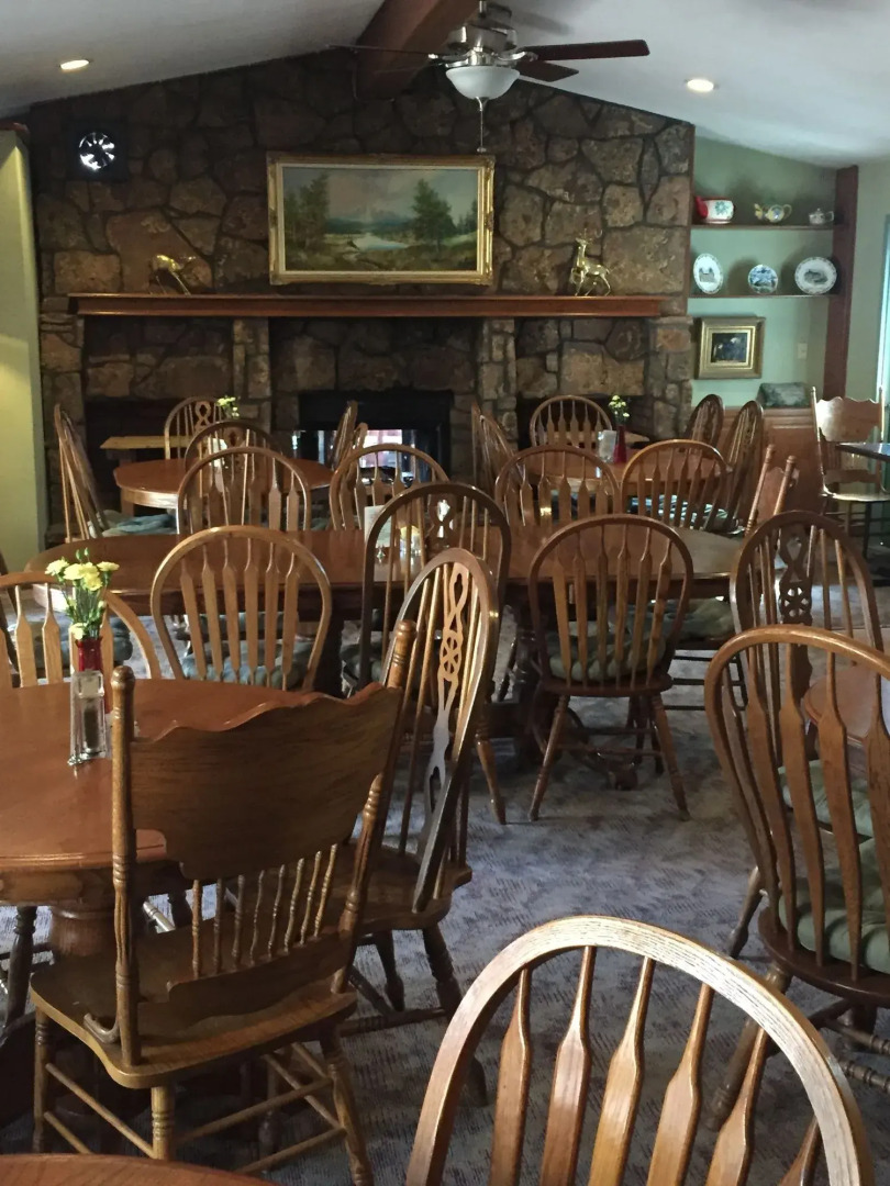 Hilltop Inn & Suites