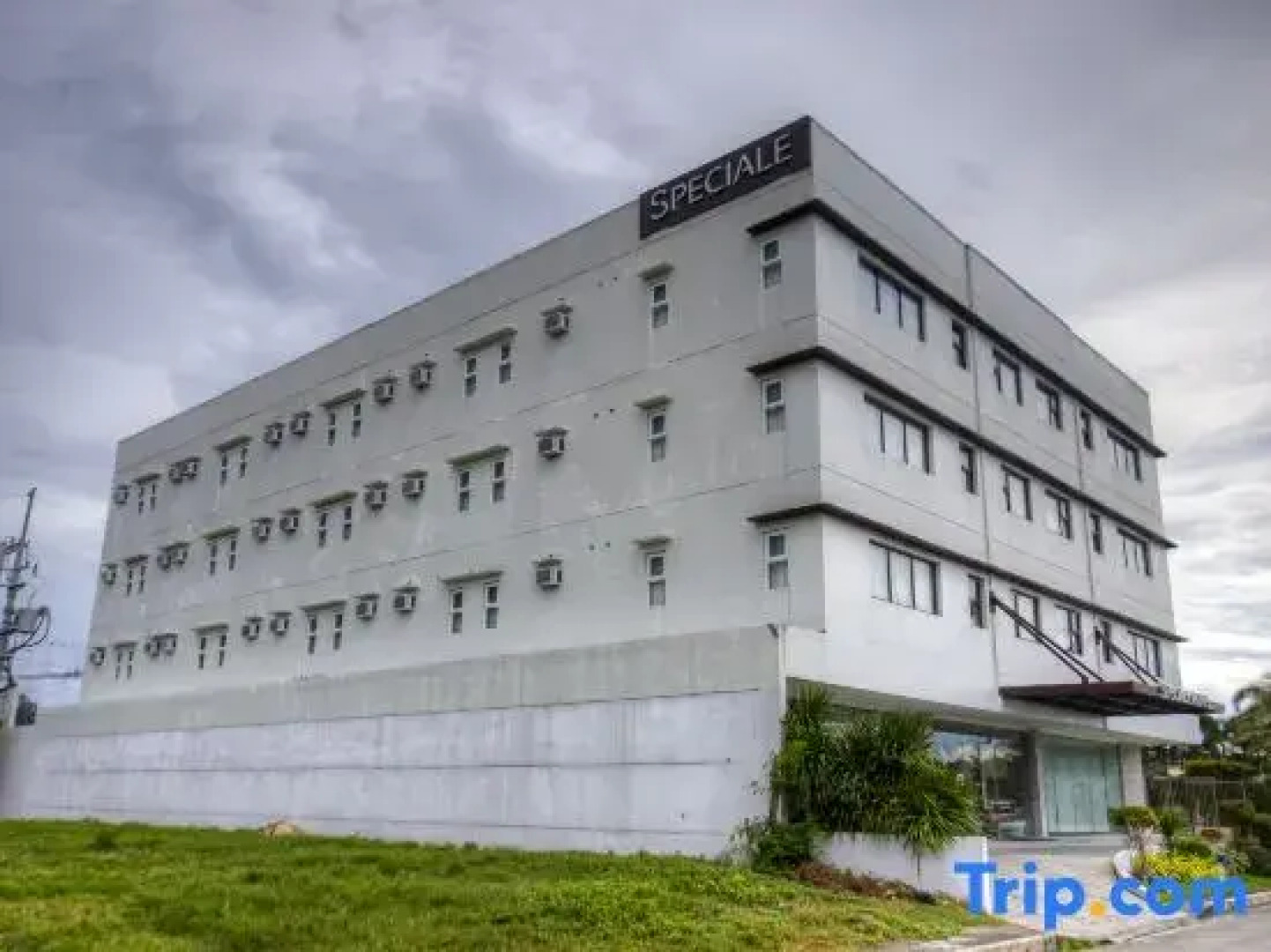 Capital O 827 Speciale Hotel - Vaccinated Staff