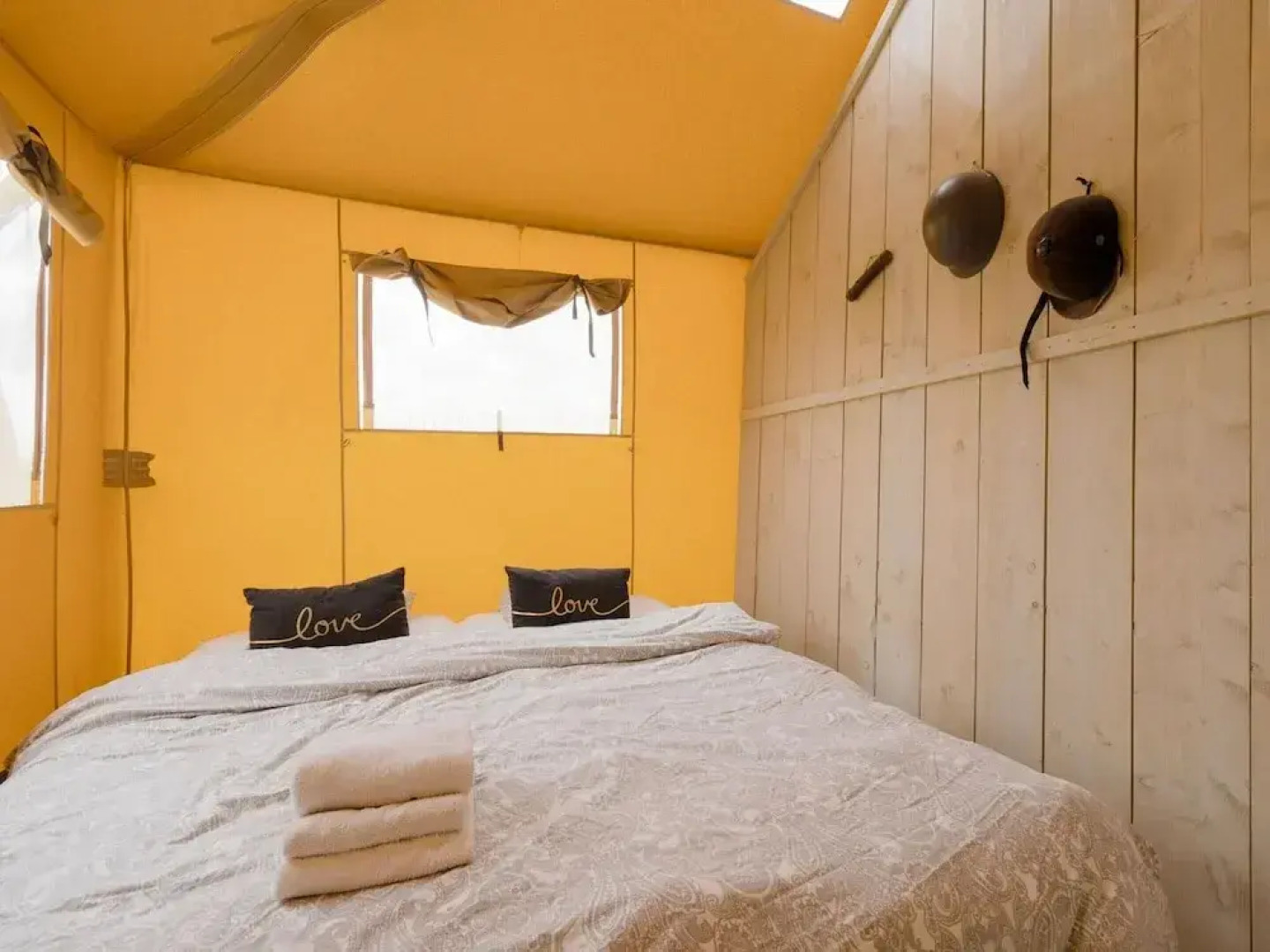 Cozy Tent Lodge in Pittem With Veranda,barbecue