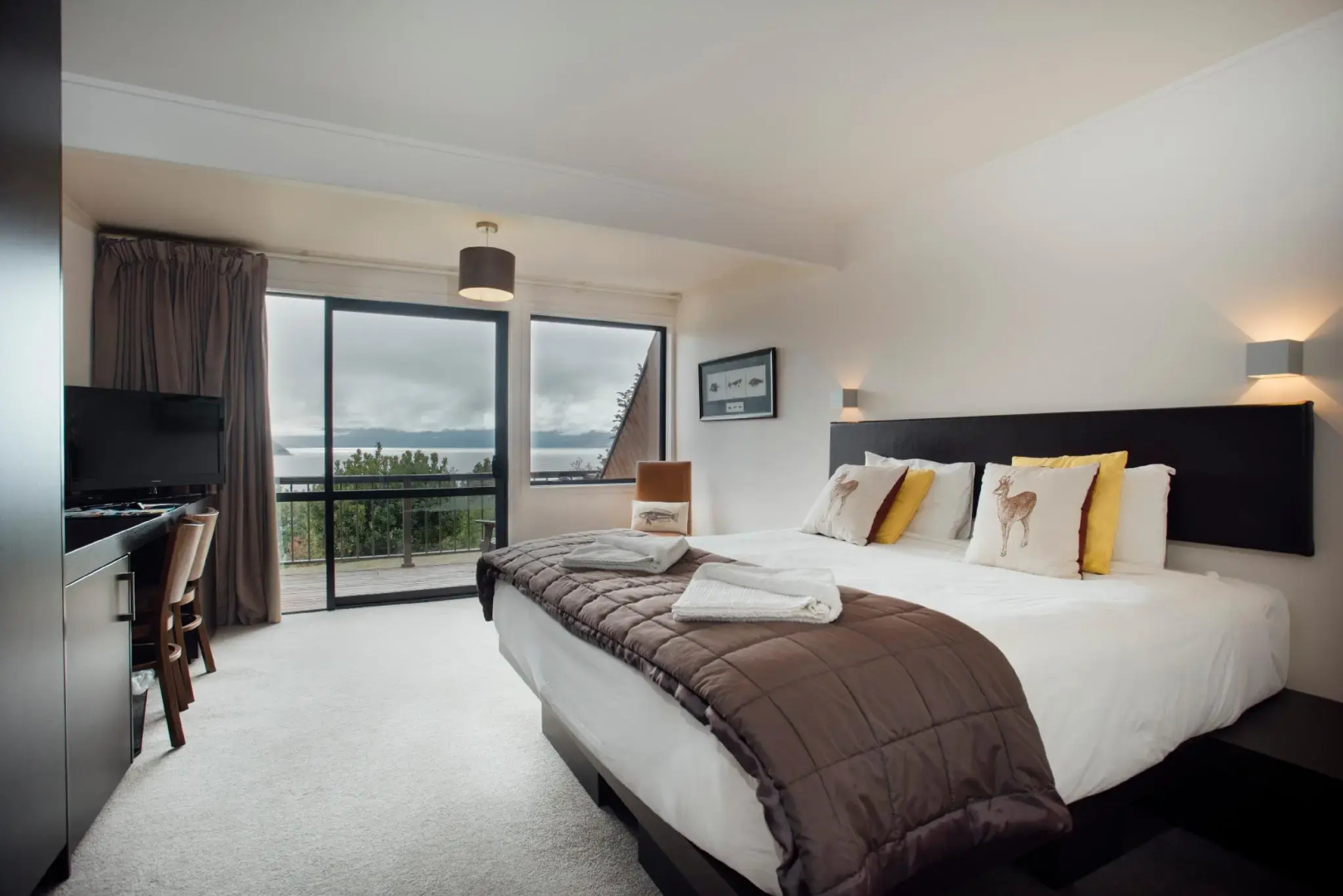 Lake Hawea Hotel