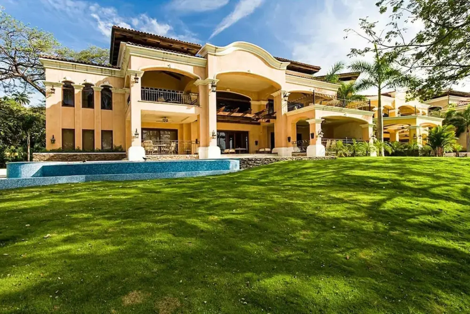 Luxurious Beachfront Mansion with a Stunning Infinity Pool in Playa Flamingo