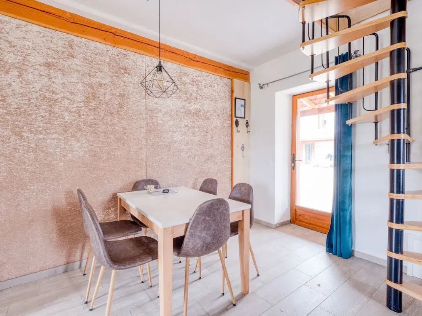 Modern Mansion in Tarn With Pool, Impressive Location